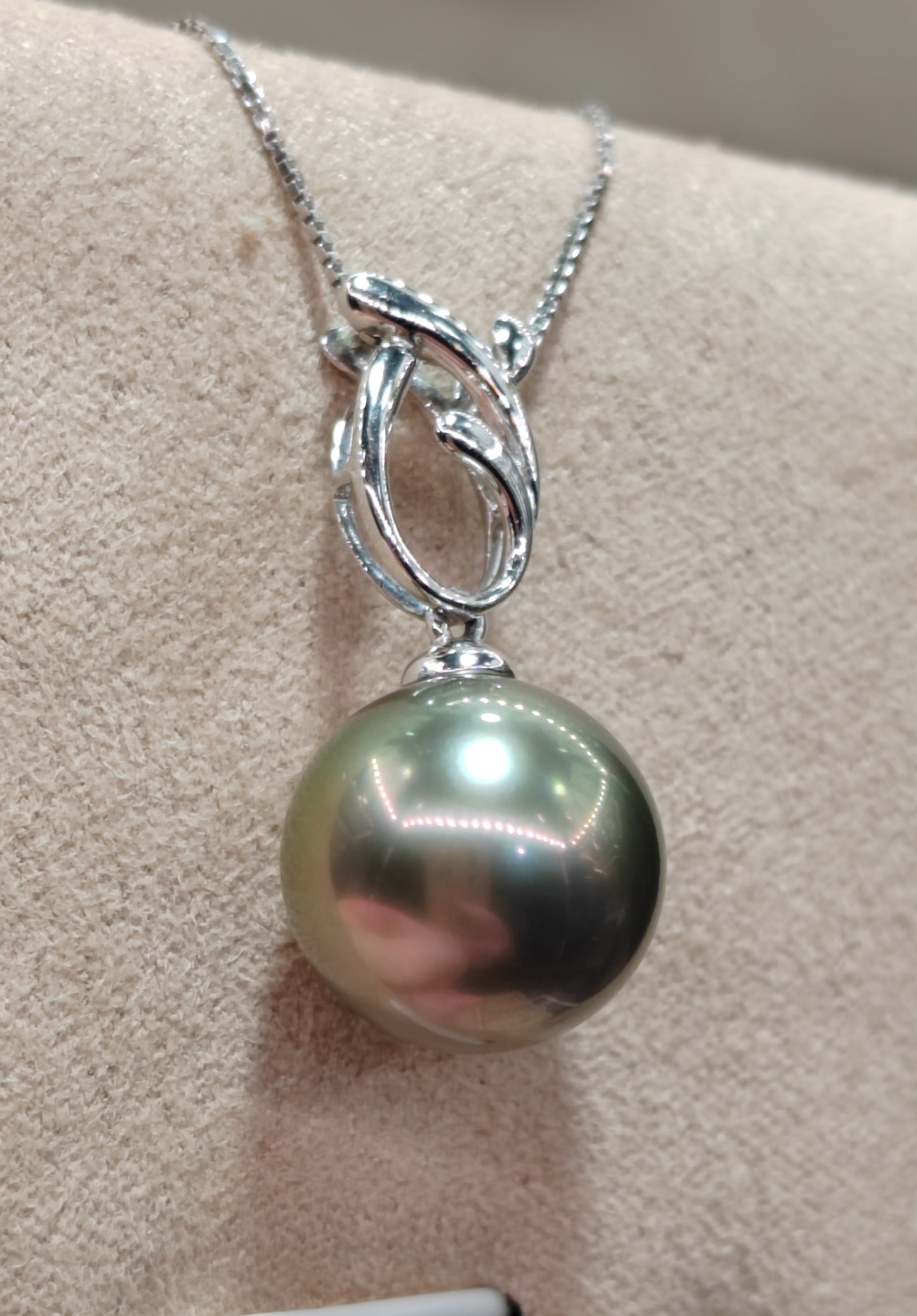 'Margarite' 18ct white gold pendant genuine tahitian south sea round pearl 11.6mm AAAA