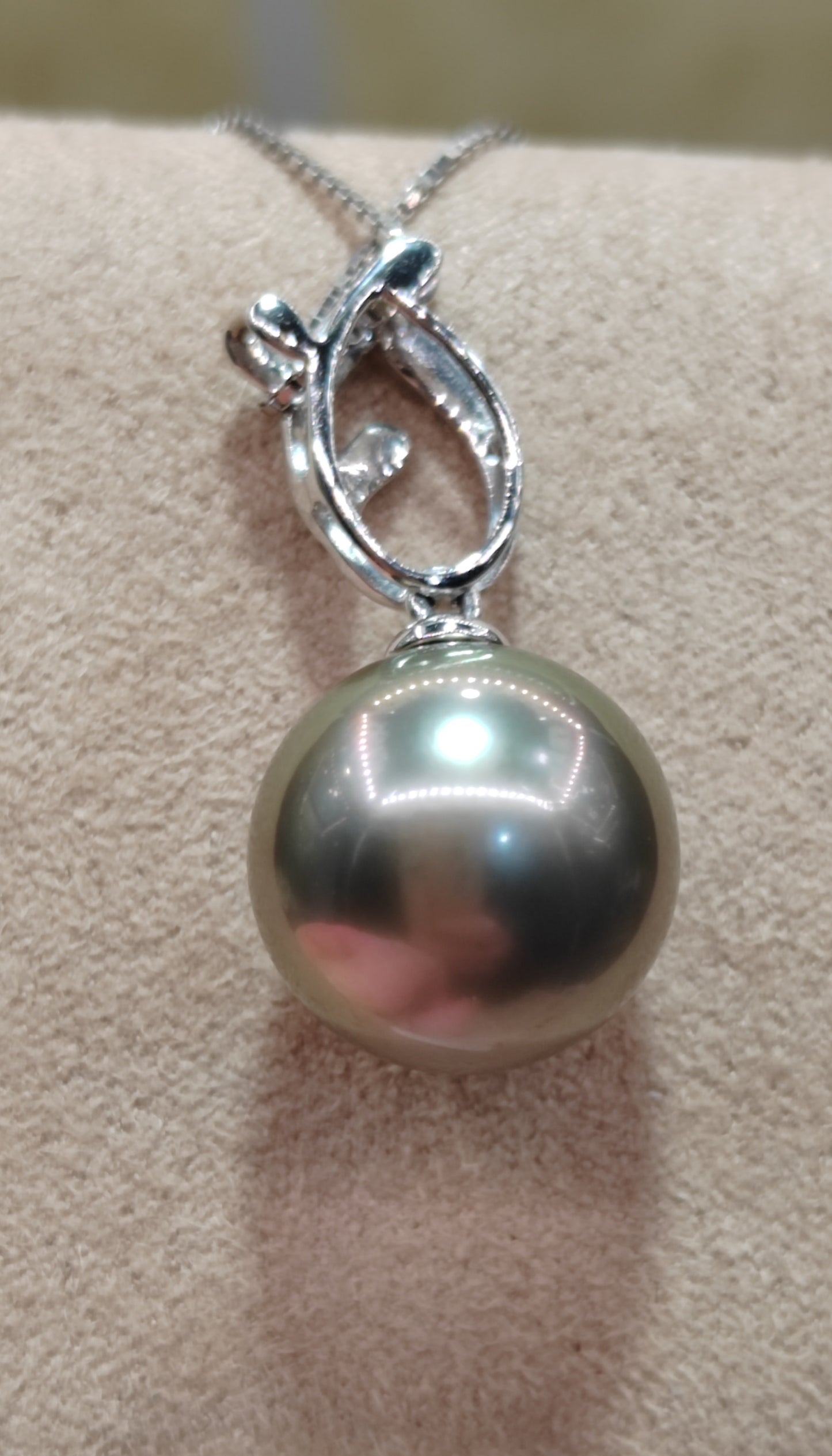 'Margarite' 18ct white gold pendant genuine tahitian south sea round pearl 11.6mm AAAA