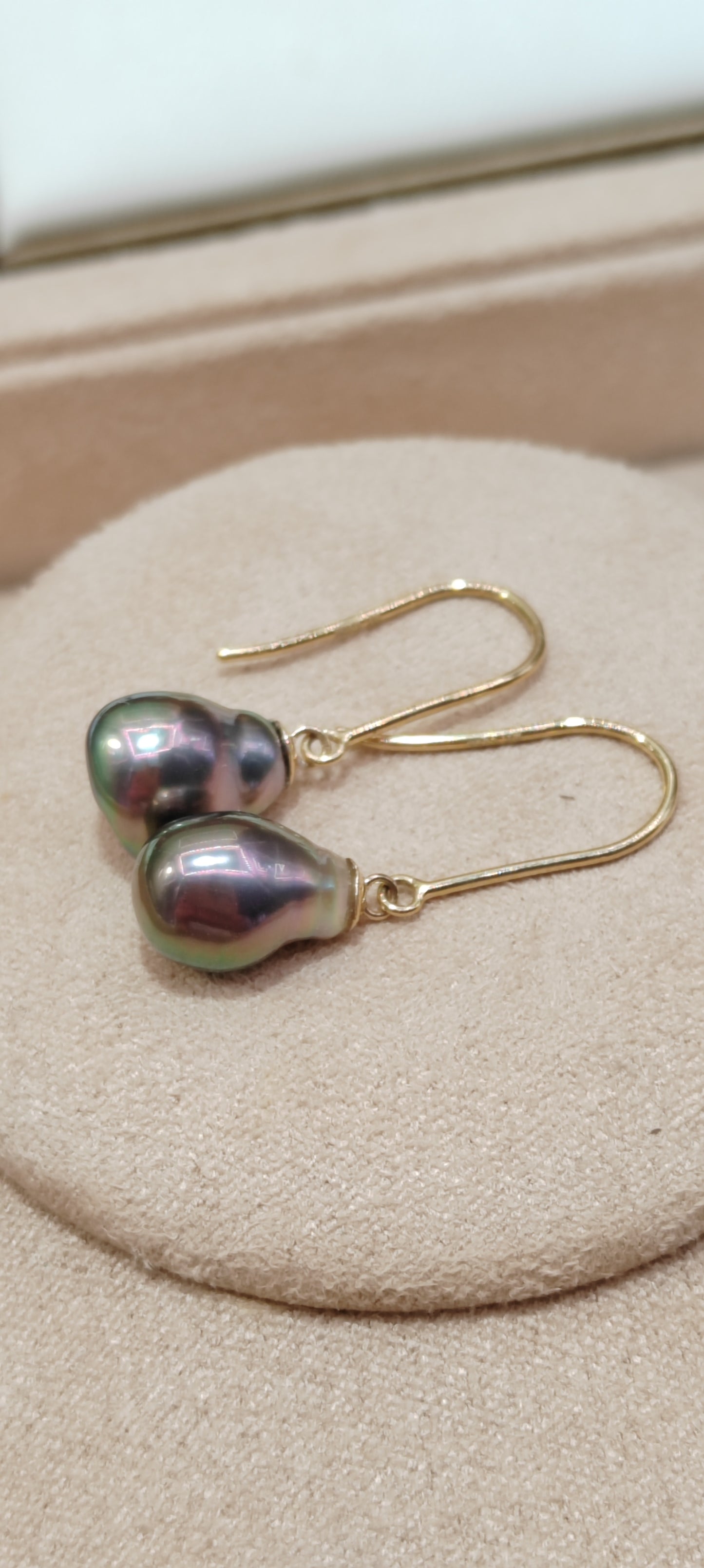 'Vivid peacock' 18ct gold drop earrings genuine Keshi tahitian south sea pearls