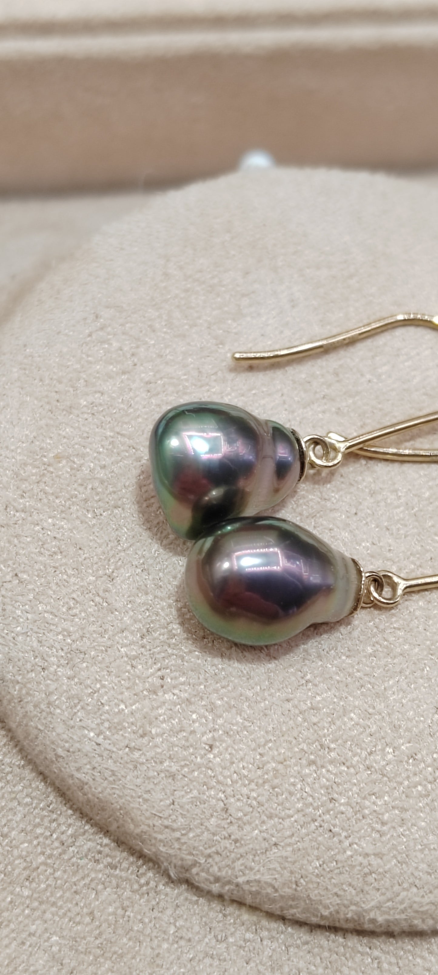 'Vivid peacock' 18ct gold drop earrings genuine Keshi tahitian south sea pearls