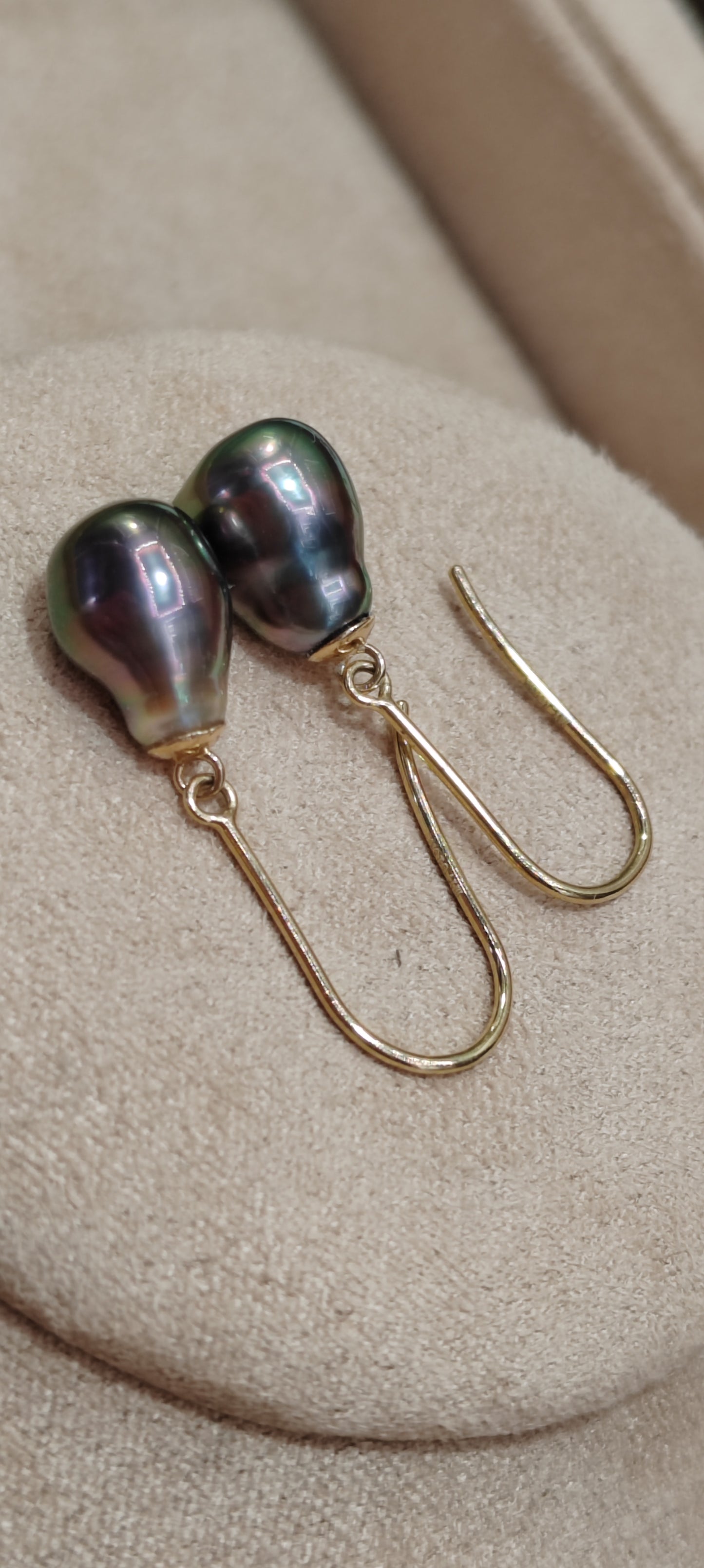 'Vivid peacock' 18ct gold drop earrings genuine Keshi tahitian south sea pearls