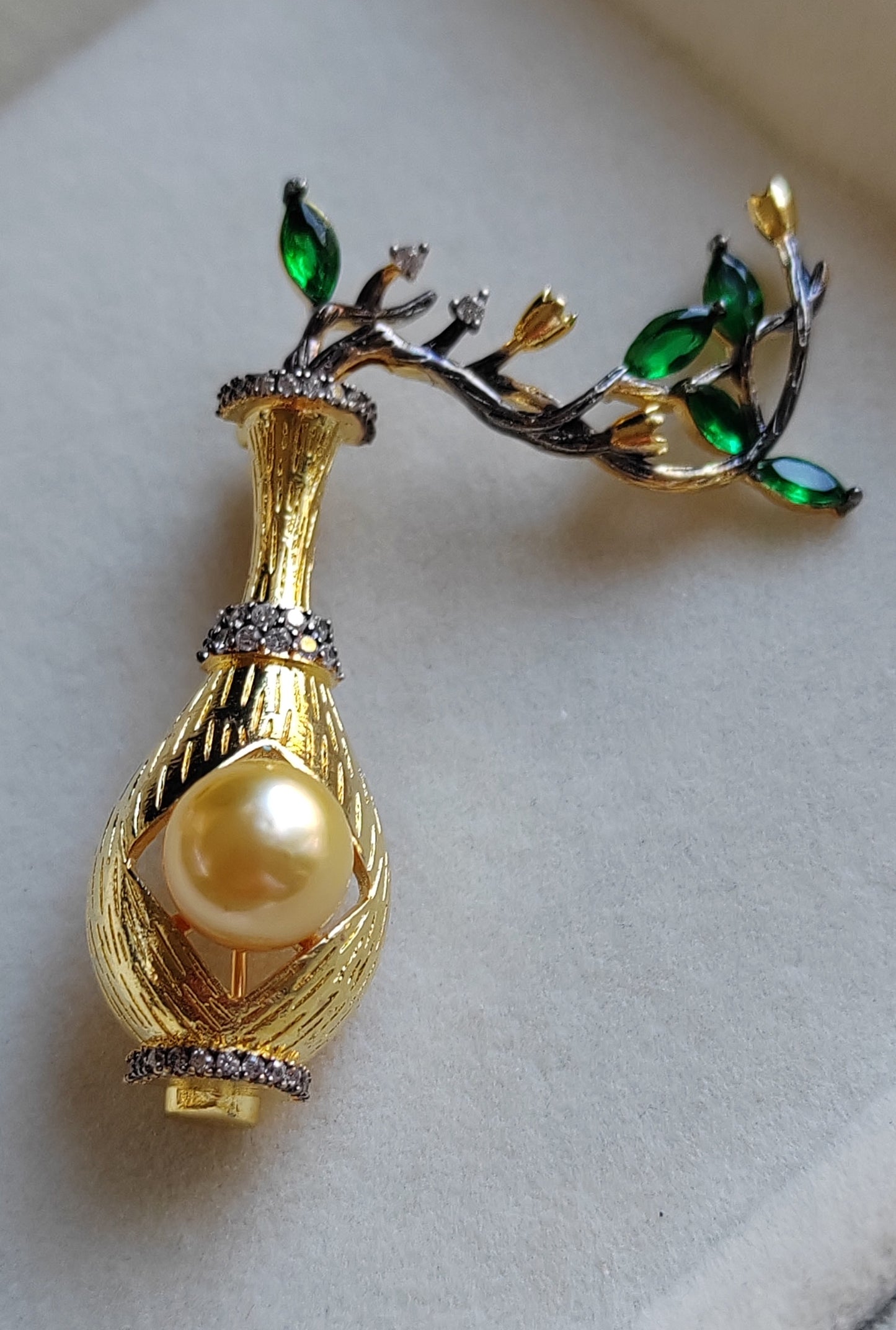8.8mm Genuine golden south sea pearl gorgeous brooch