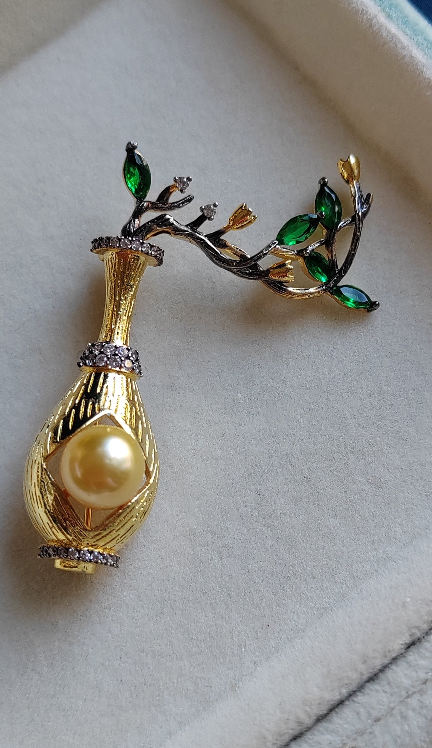 8.8mm Genuine golden south sea pearl gorgeous brooch