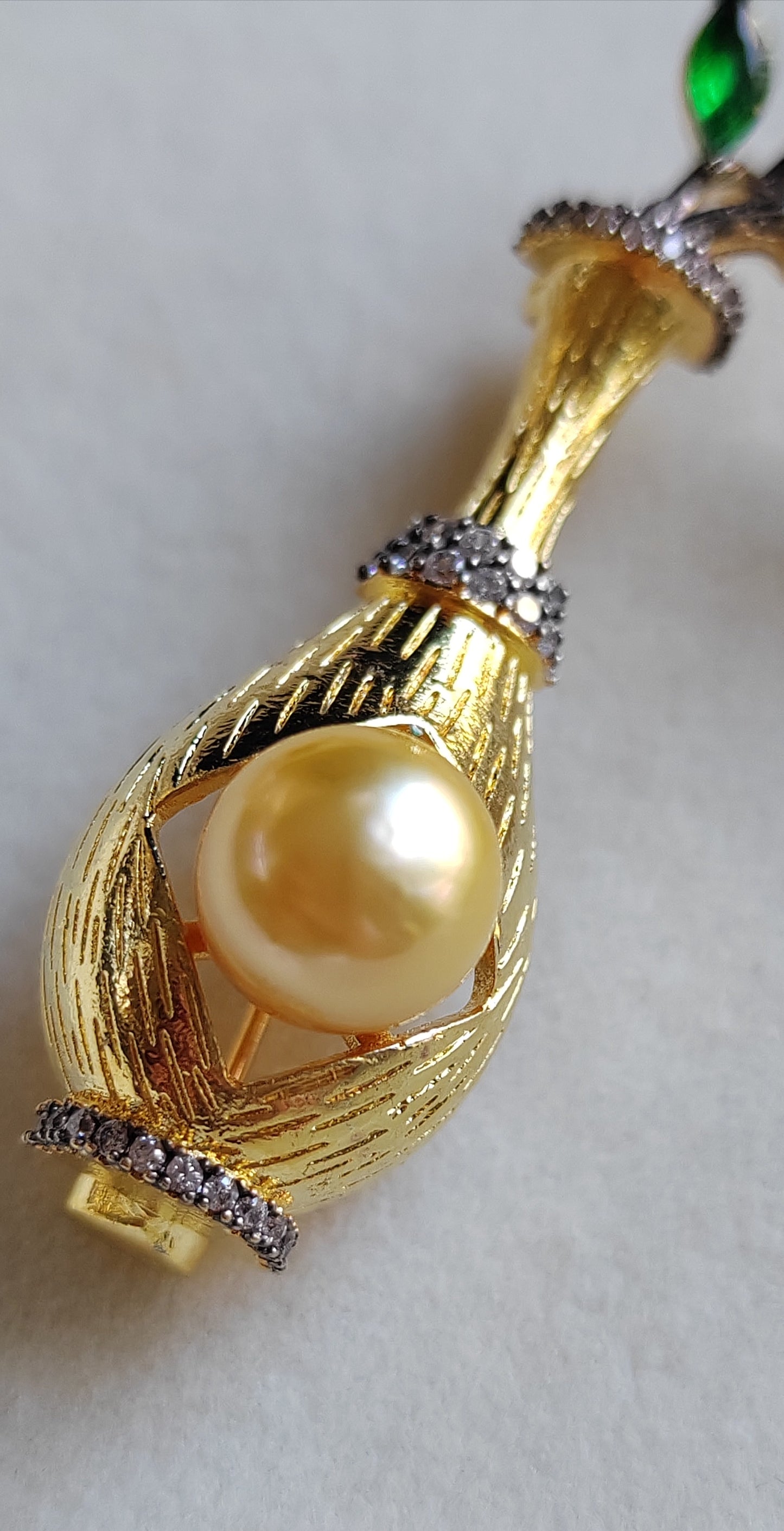 8.8mm Genuine golden south sea pearl gorgeous brooch