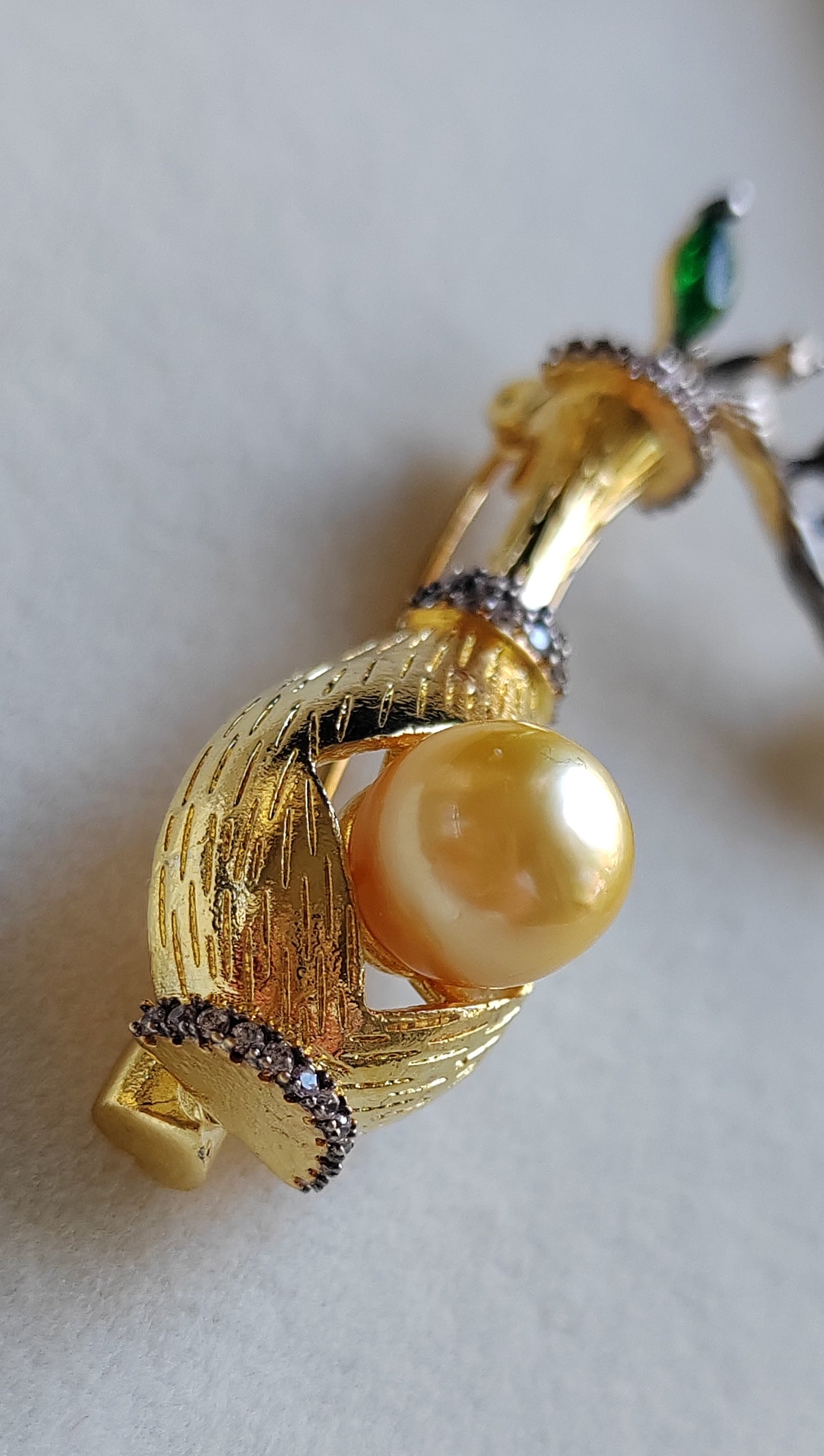 8.8mm Genuine golden south sea pearl gorgeous brooch