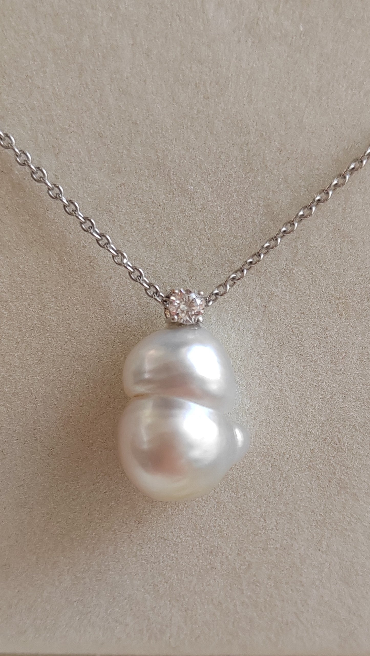 'Baby bird' 18ct white gold pendant genuine unique south sea Keshi pearl 12.5x14.6mm