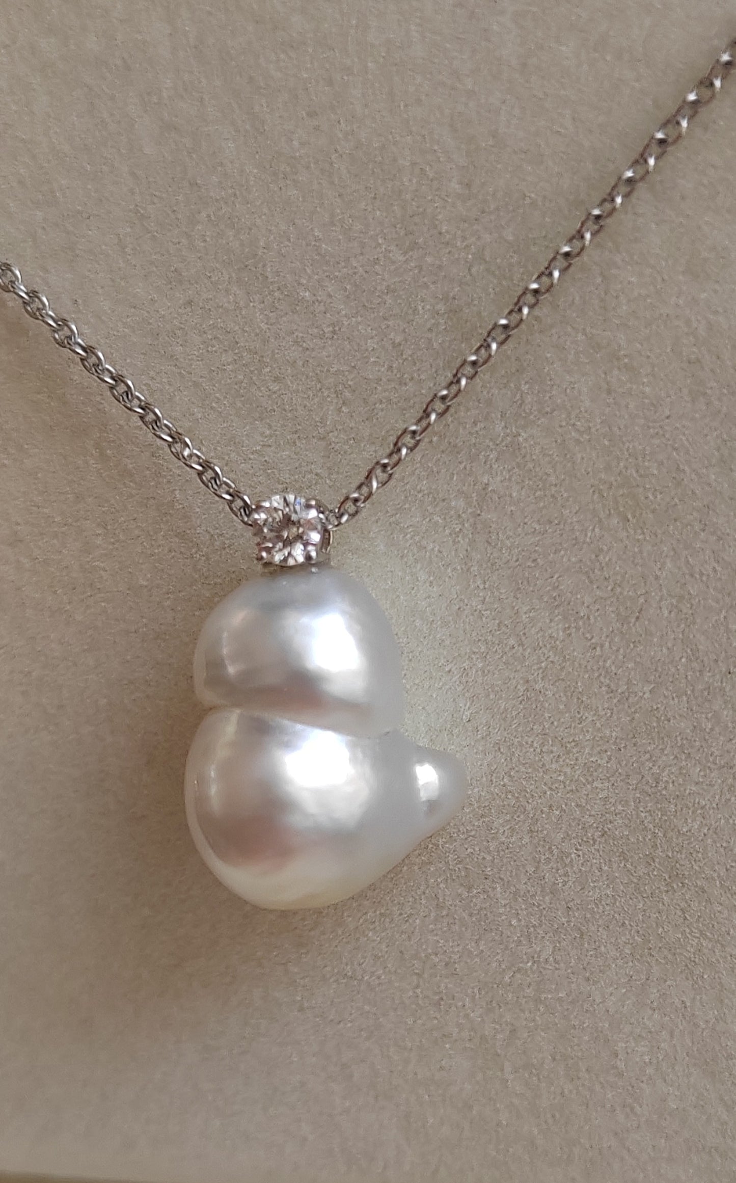 'Baby bird' 18ct white gold pendant genuine unique south sea Keshi pearl 12.5x14.6mm