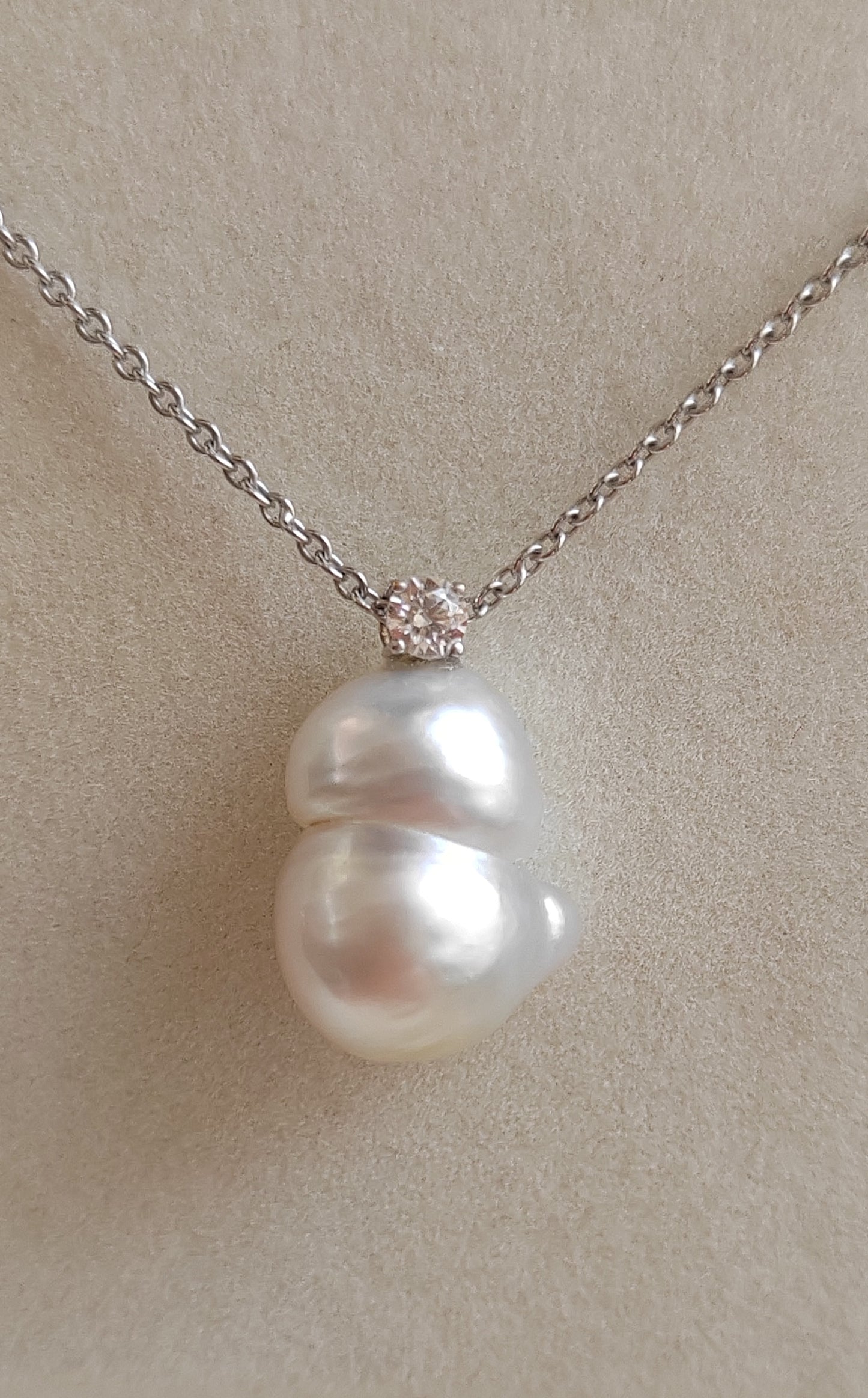 'Baby bird' 18ct white gold pendant genuine unique south sea Keshi pearl 12.5x14.6mm