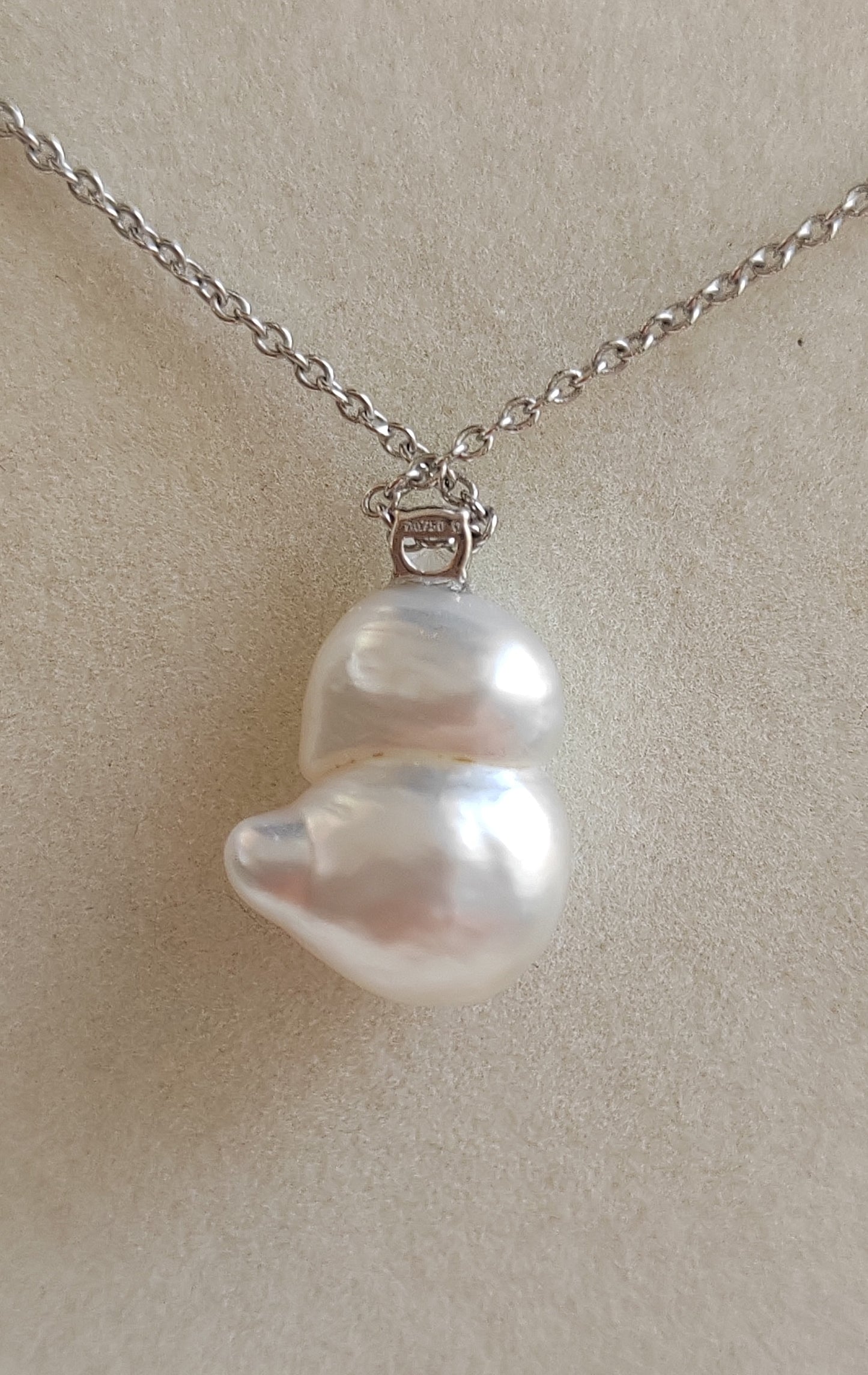 'Baby bird' 18ct white gold pendant genuine unique south sea Keshi pearl 12.5x14.6mm