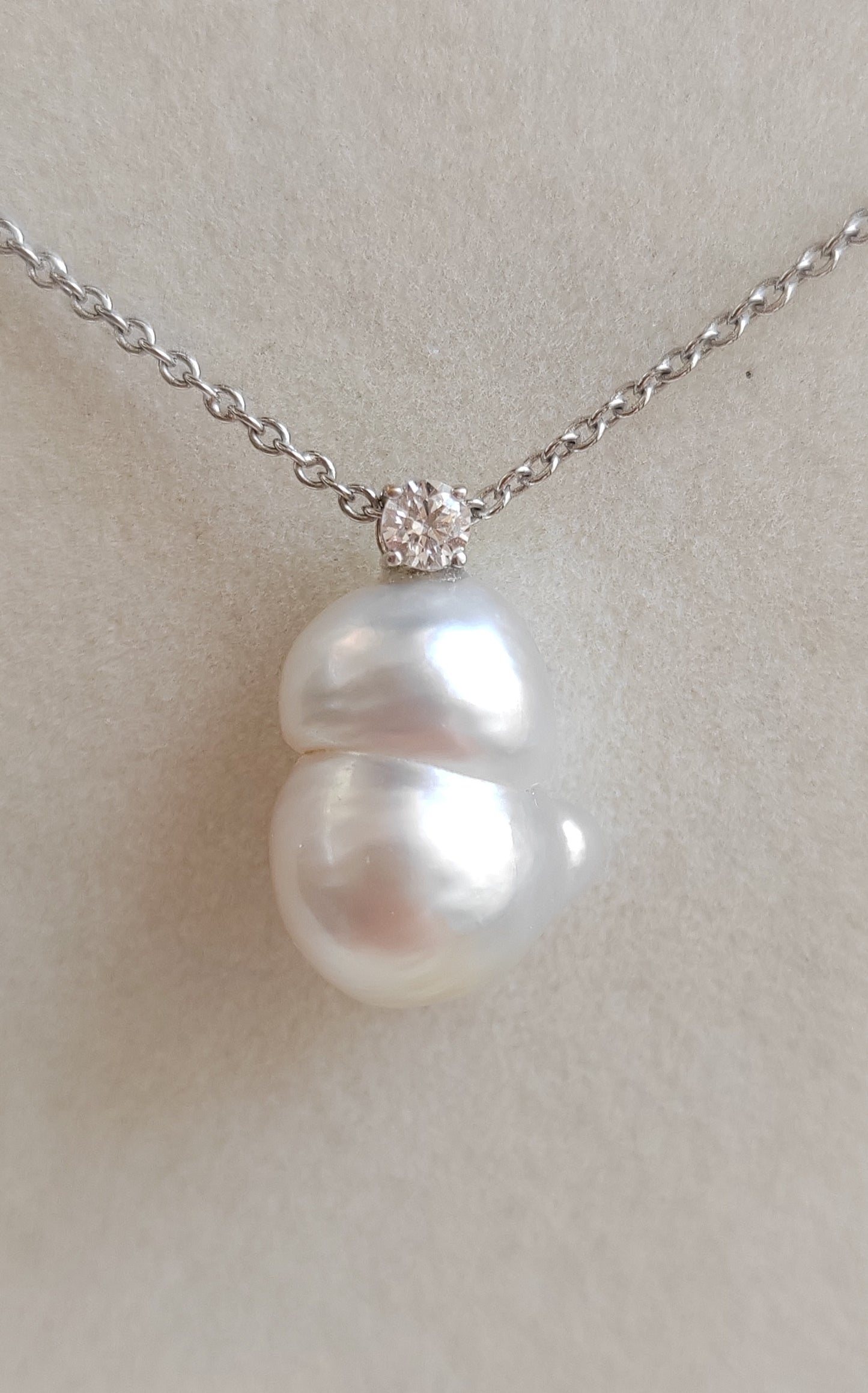 'Baby bird' 18ct white gold pendant genuine unique south sea Keshi pearl 12.5x14.6mm