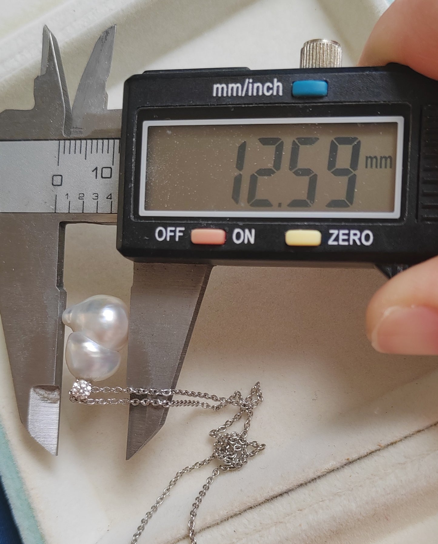 'Baby bird' 18ct white gold pendant genuine unique south sea Keshi pearl 12.5x14.6mm