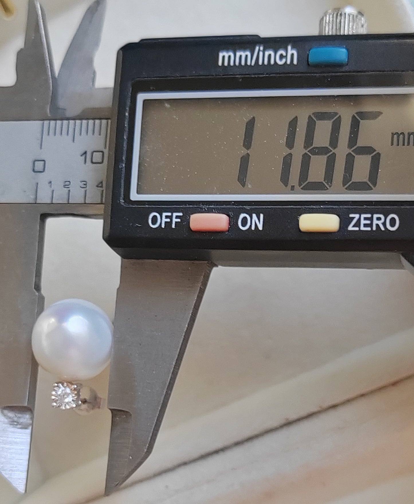 18ct white gold diamond earrings genuine south sea white pearls round 11.8mm