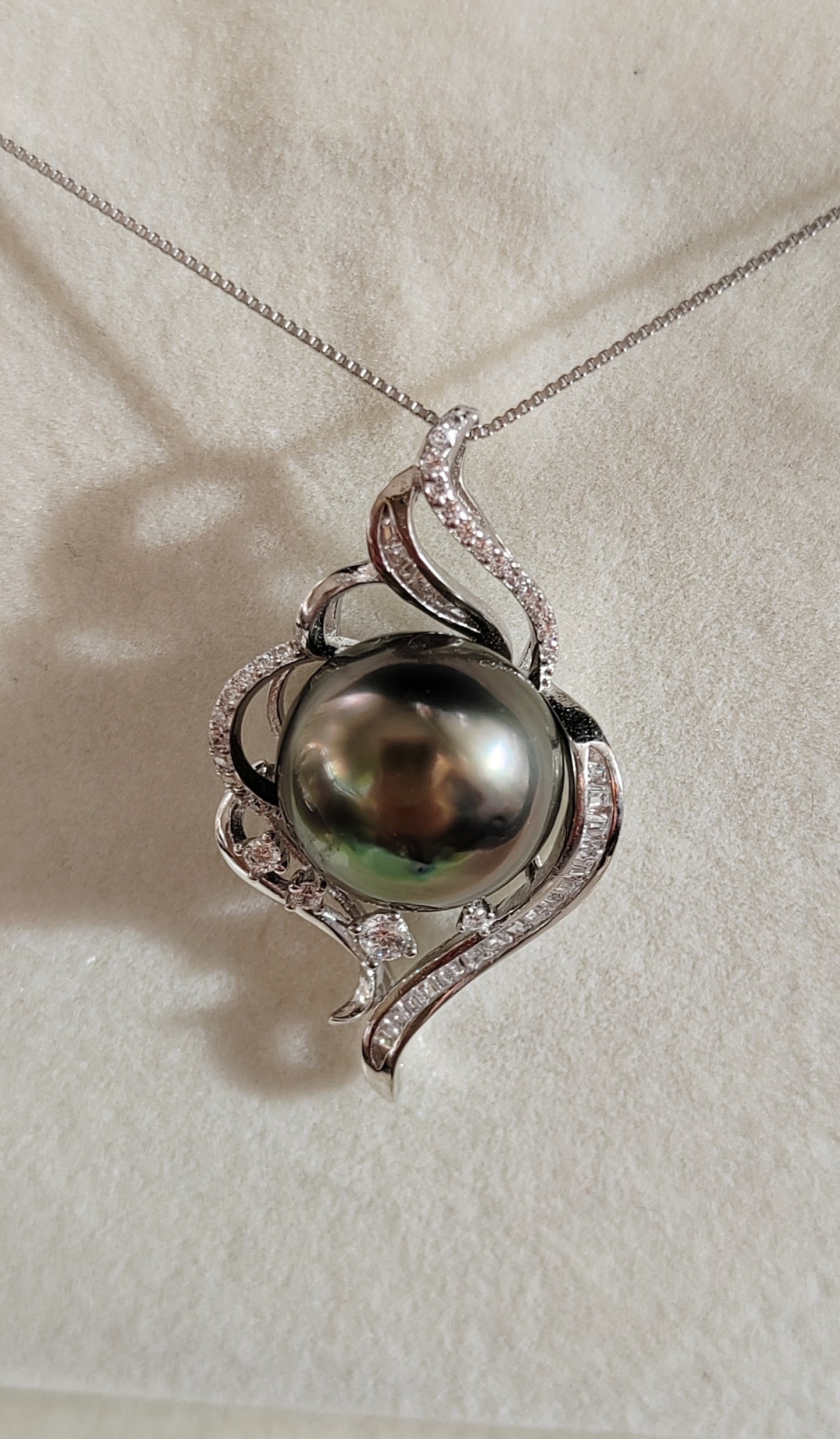 'Water Lily' necklace genuine tahitian south sea pearl 13.5mm
