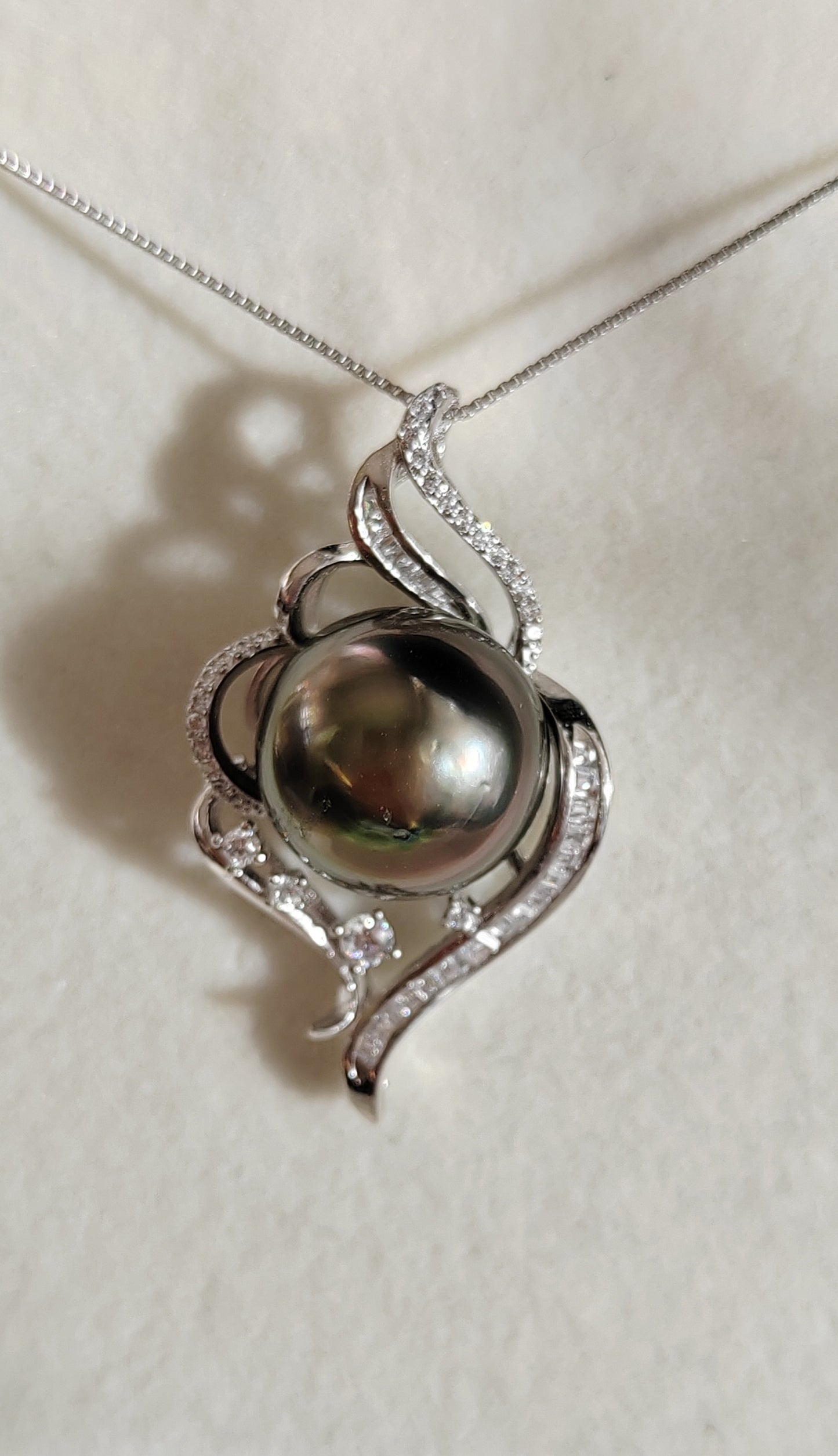 'Water Lily' necklace genuine tahitian south sea pearl 13.5mm