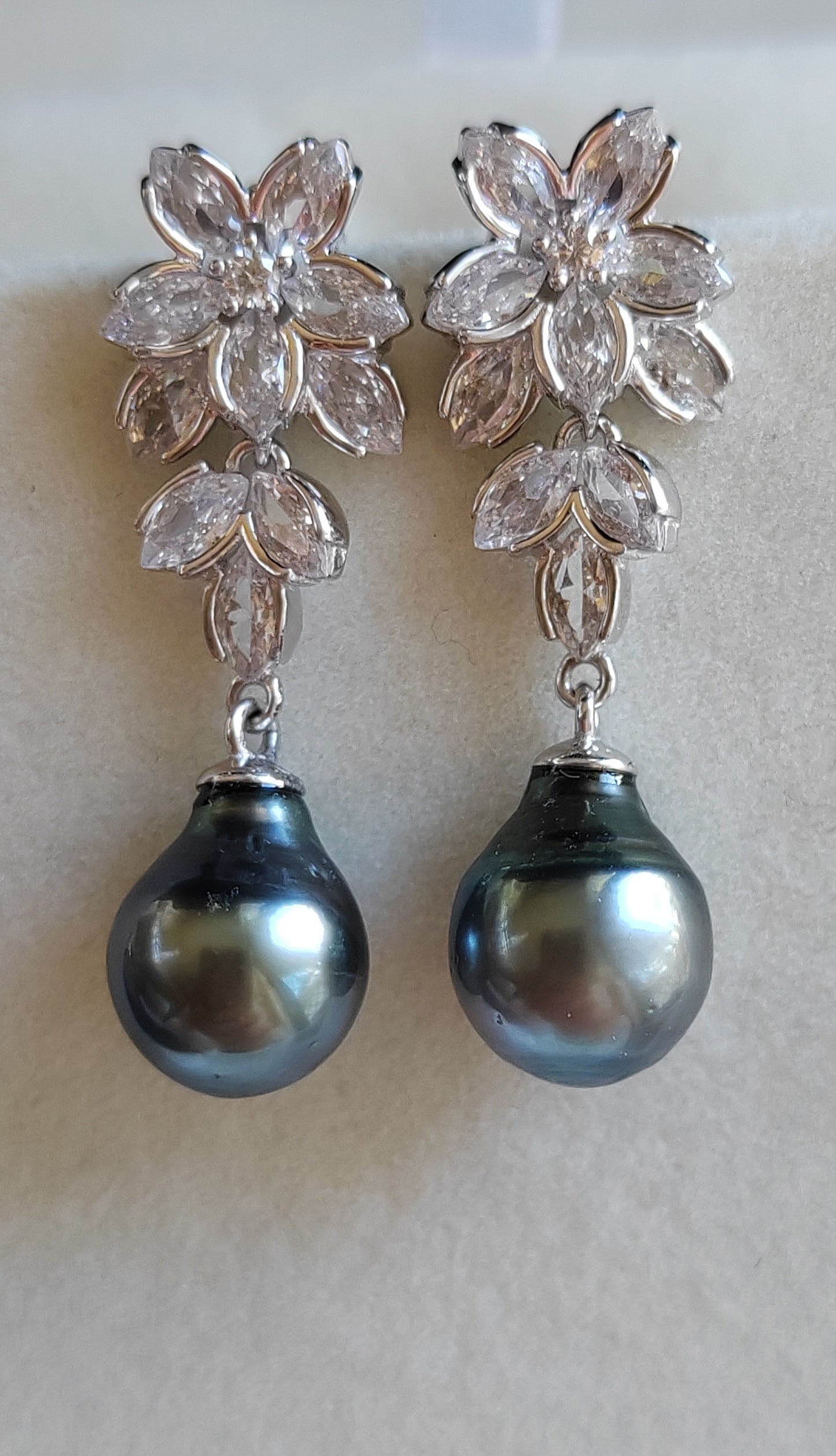 'Crystal flowers' earrings genuine tahitian south sea pearls 9.4mm
