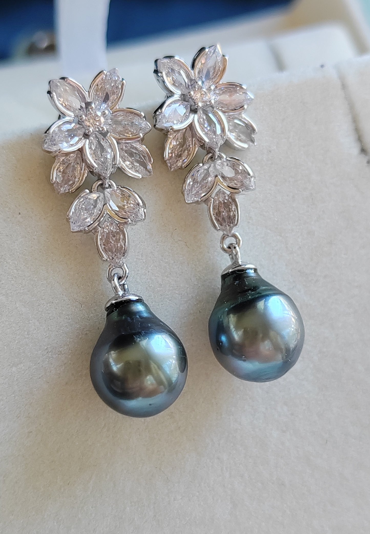 'Crystal flowers' earrings genuine tahitian south sea pearls 9.4mm