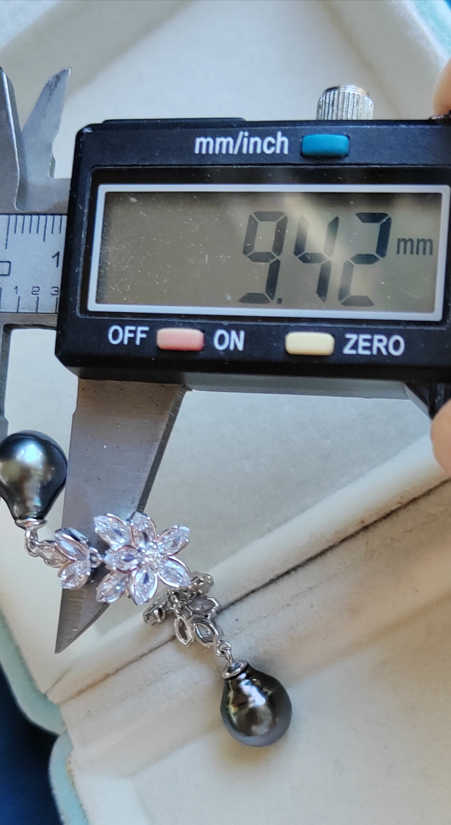 'Crystal flowers' earrings genuine tahitian south sea pearls 9.4mm