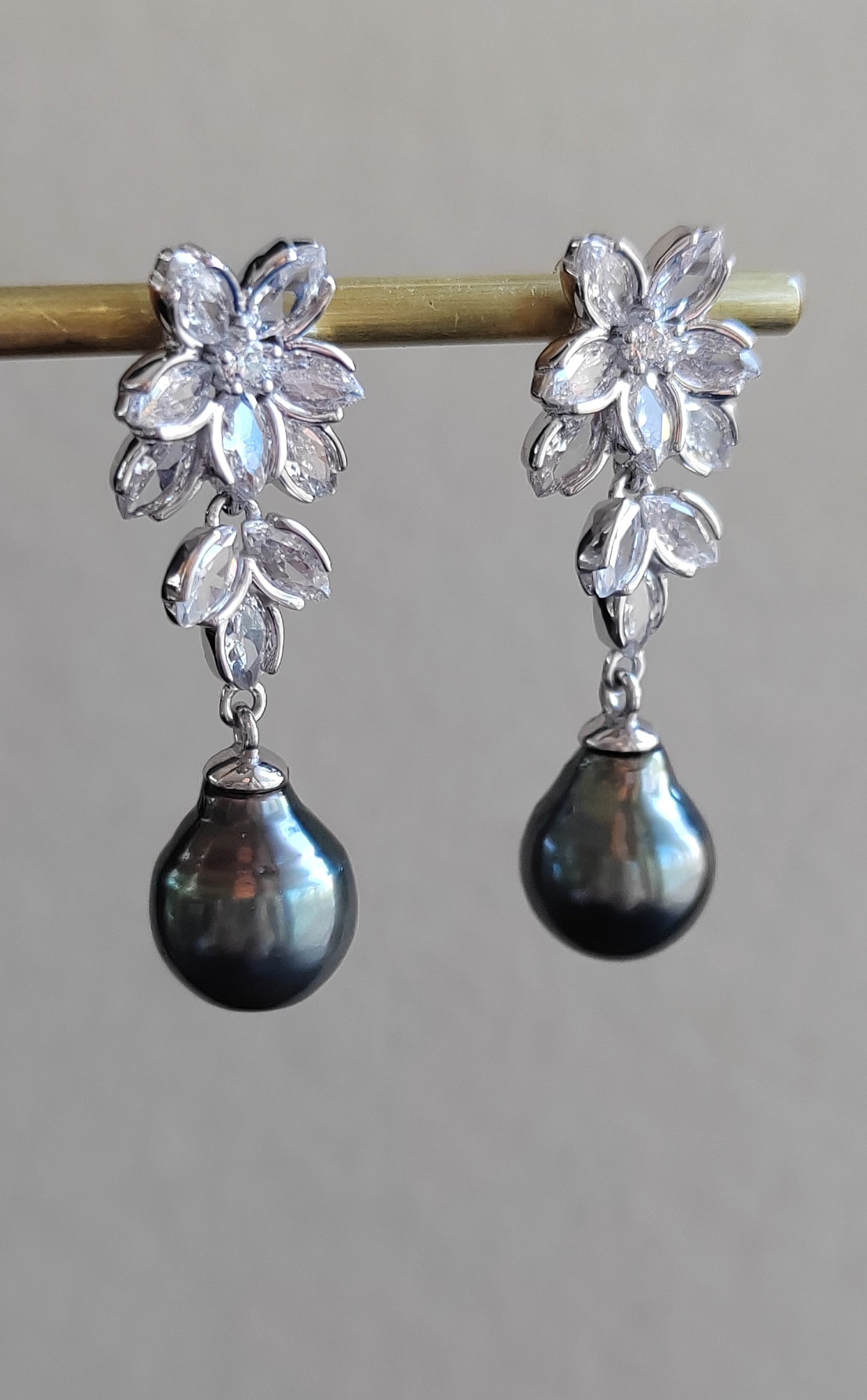 'Crystal flowers' earrings genuine tahitian south sea pearls 9.4mm