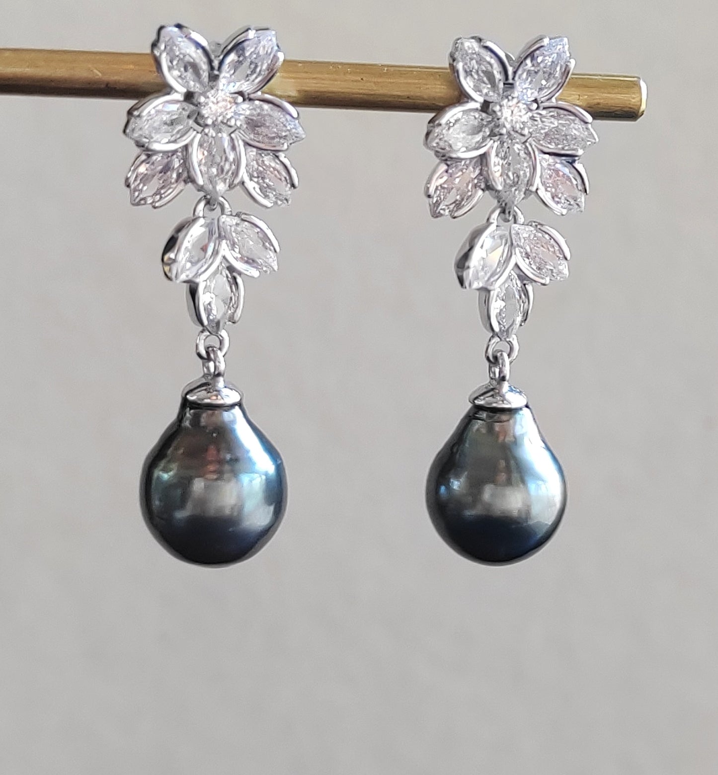'Crystal flowers' earrings genuine tahitian south sea pearls 9.4mm