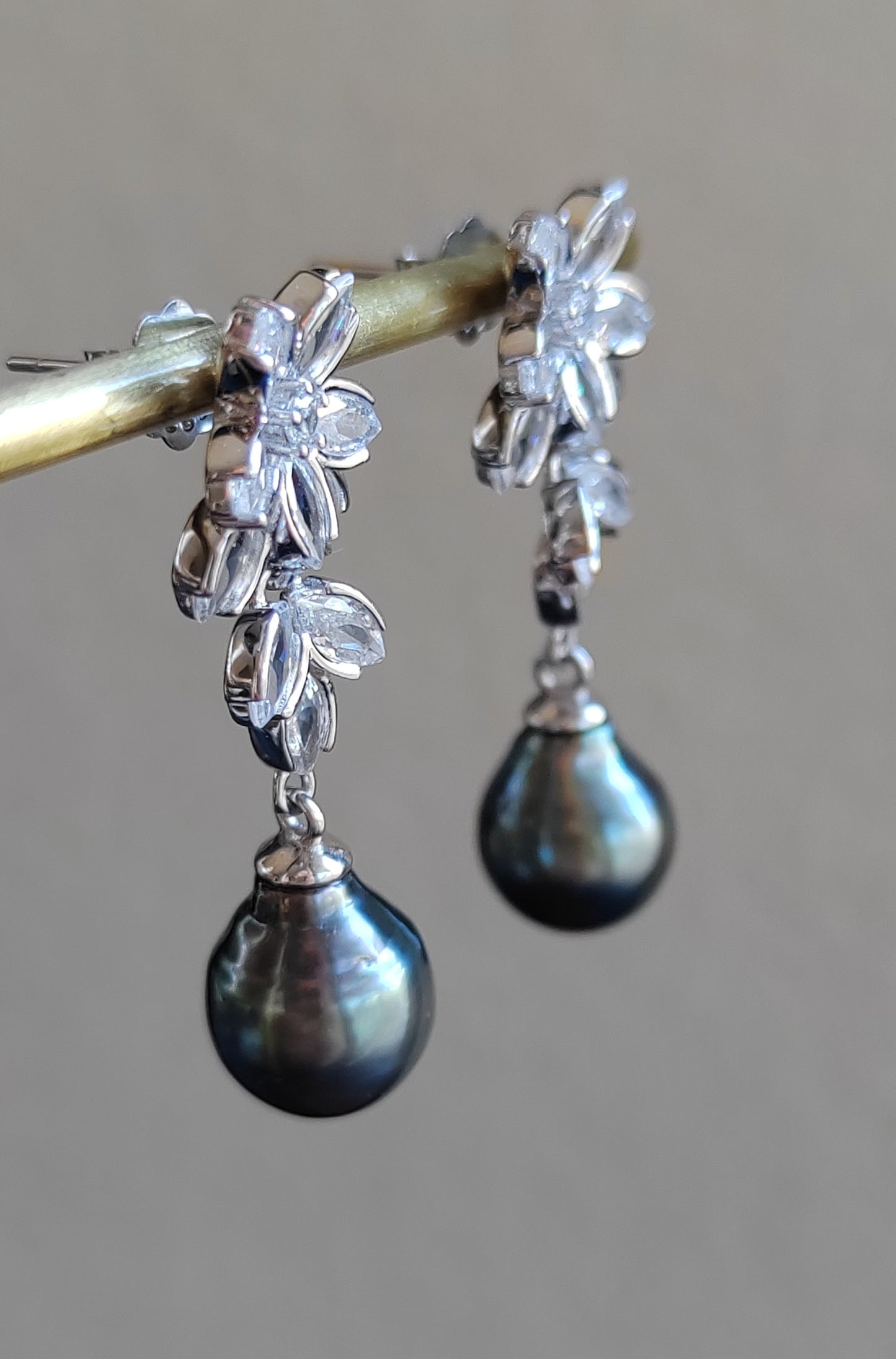 'Crystal flowers' earrings genuine tahitian south sea pearls 9.4mm