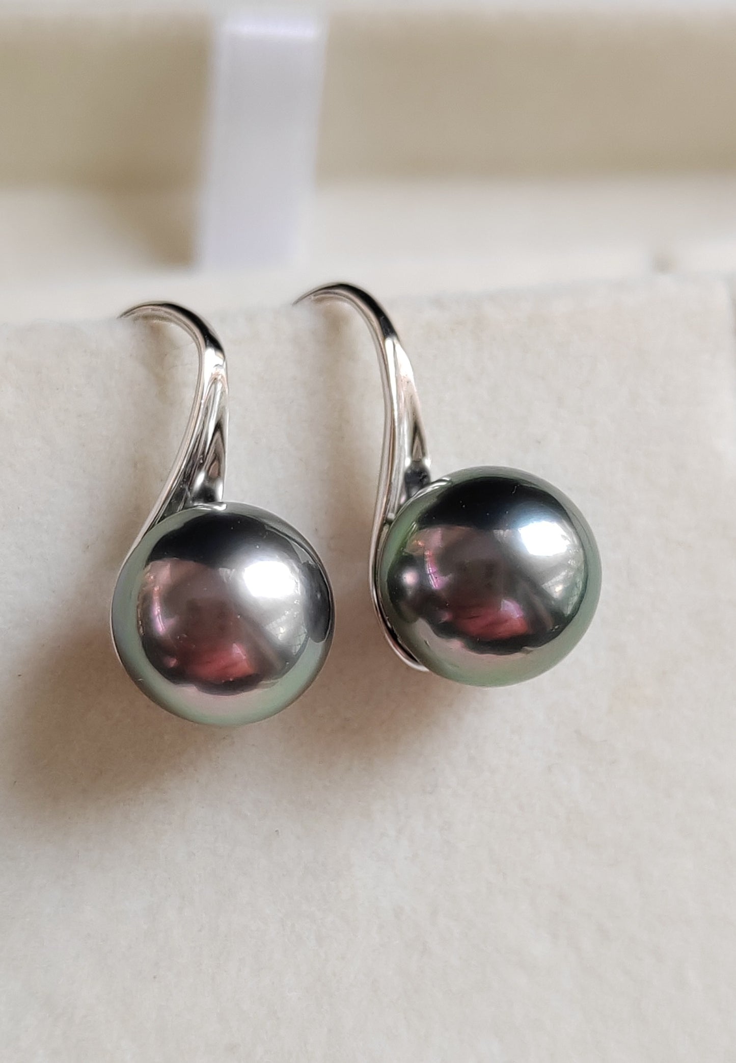 'Vivid Seafoam' Genuine Tahitian south sea pearls earrings Mangareva pearls