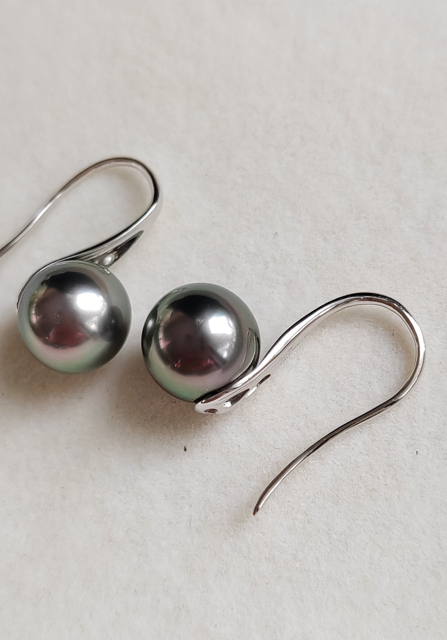 'Vivid Seafoam' Genuine Tahitian south sea pearls earrings Mangareva pearls