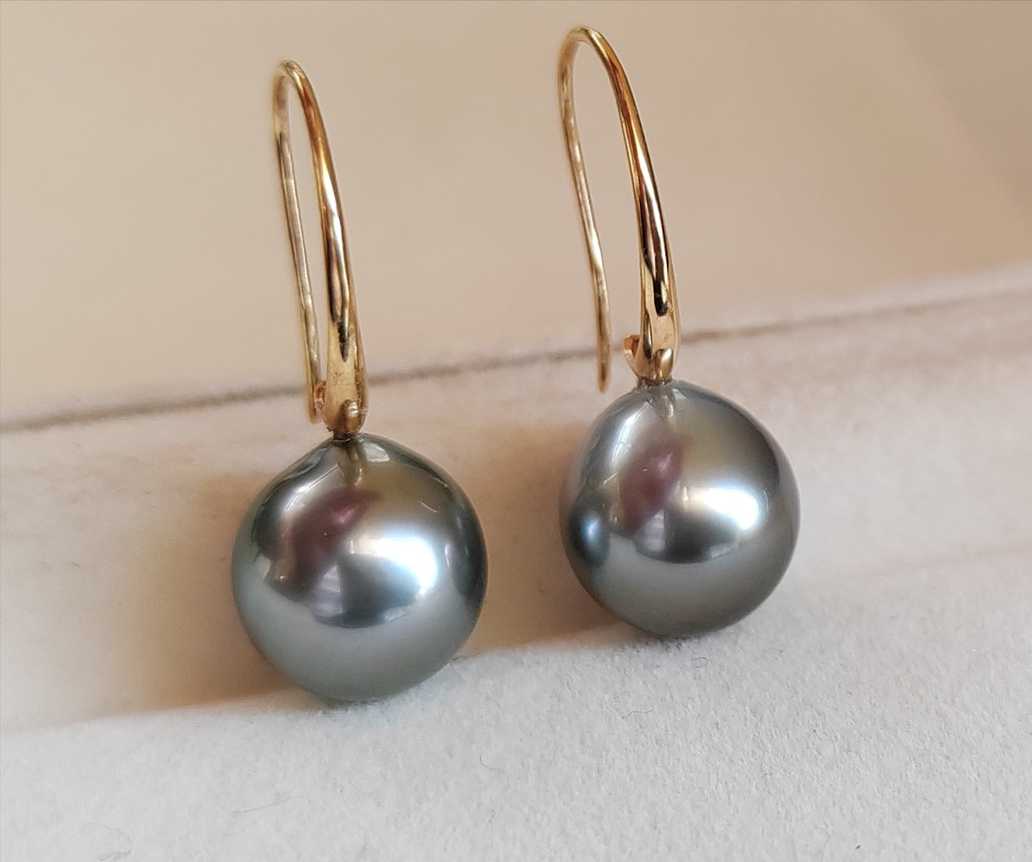 10mm Genuine Tahitian Mangareva pearl AAA 18ct gold French hook earrings