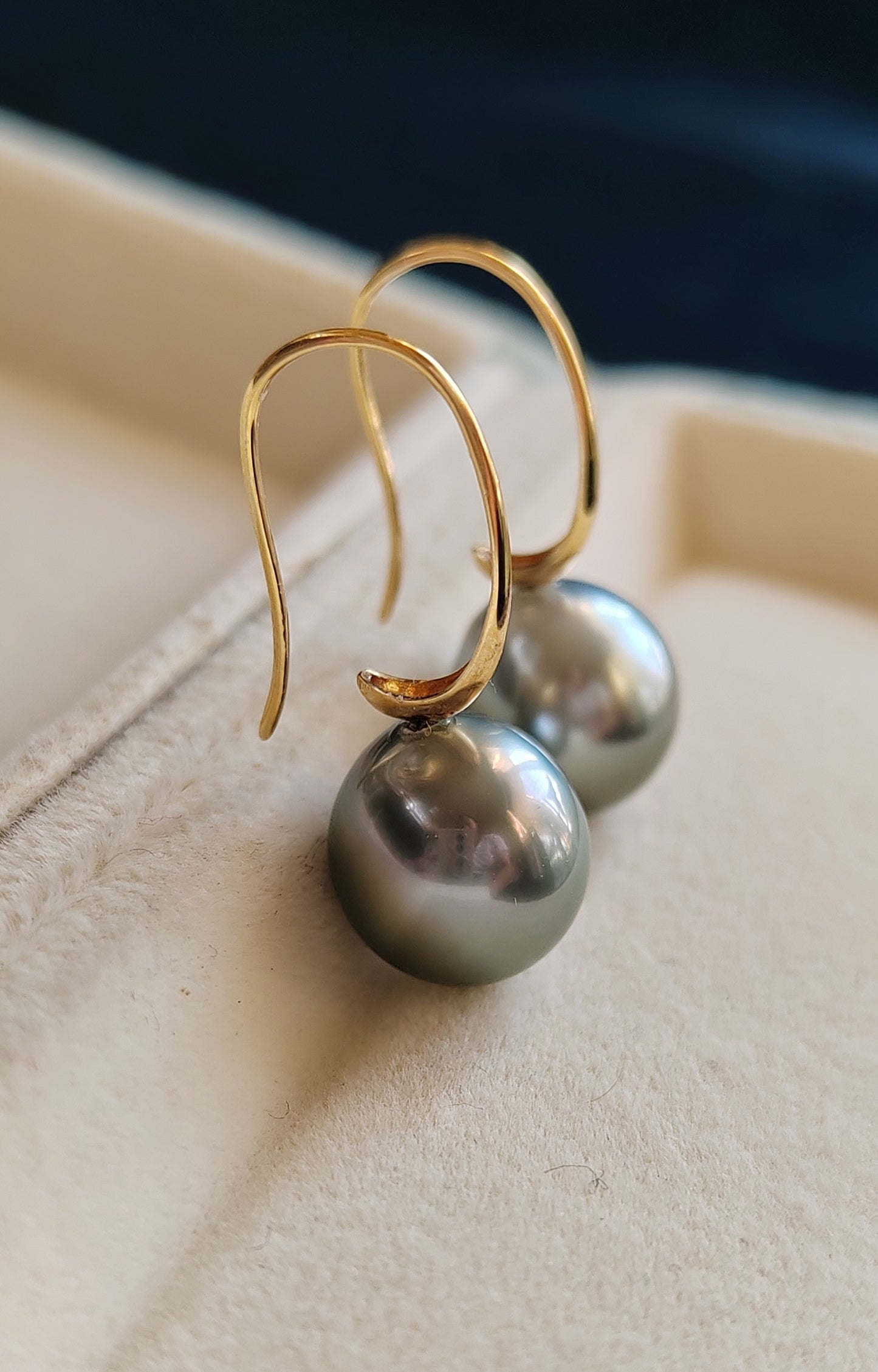 10mm Genuine Tahitian Mangareva pearl AAA 18ct gold French hook earrings