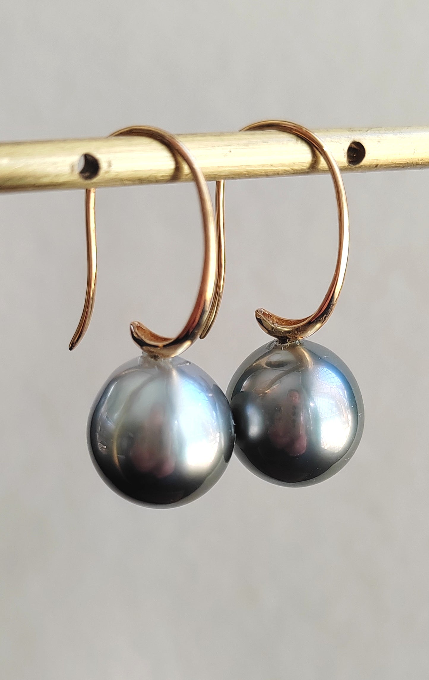 10mm Genuine Tahitian Mangareva pearl AAA 18ct gold French hook earrings