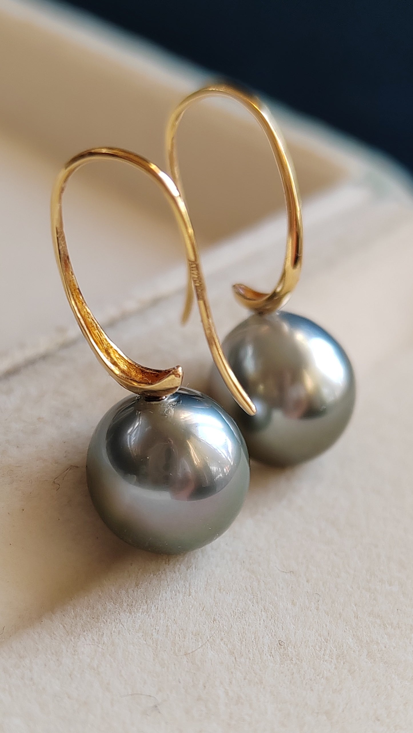 10mm Genuine Tahitian Mangareva pearl AAA 18ct gold French hook earrings