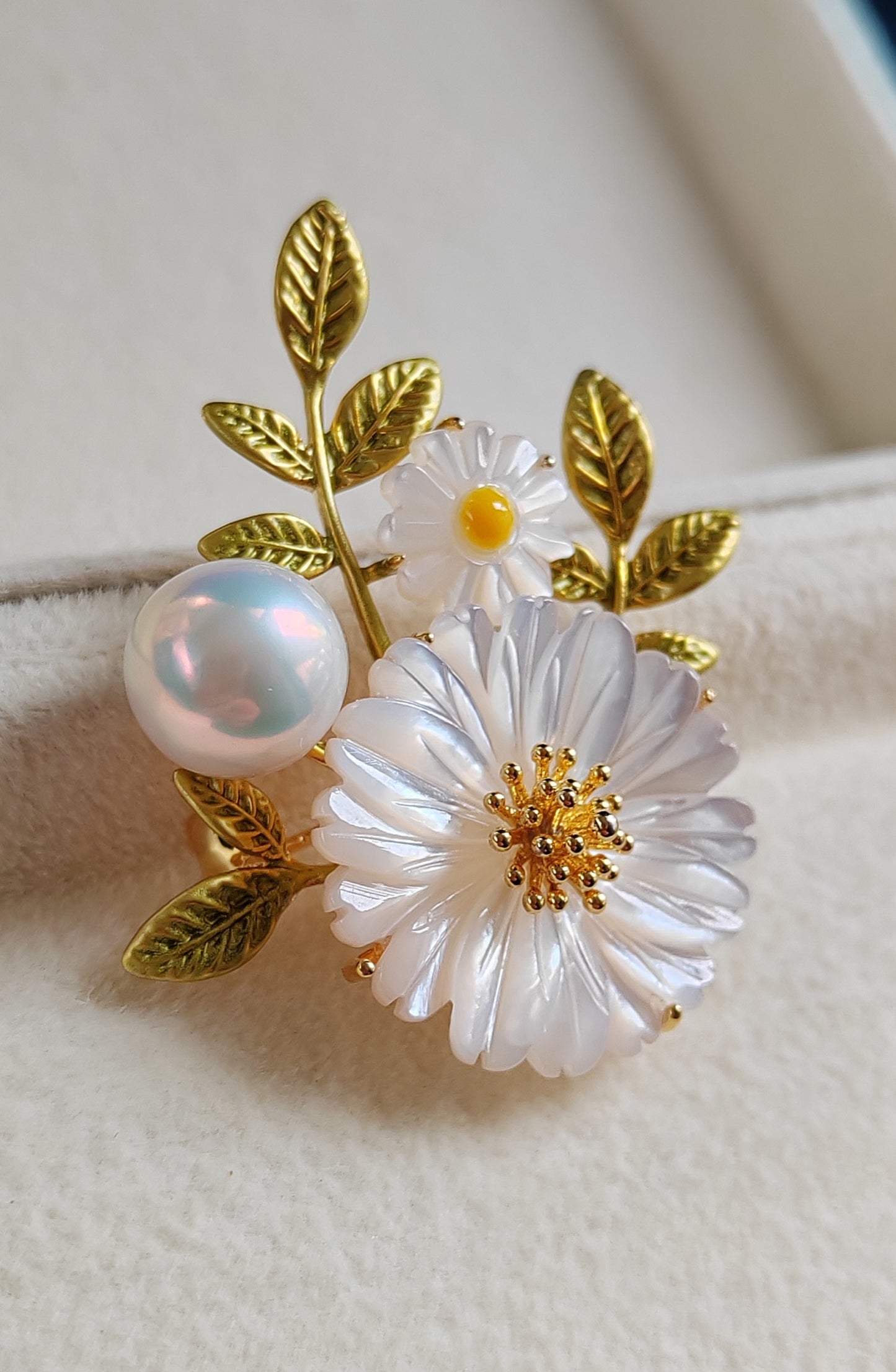 'Lily' brooch genuine freshwater pearl 10.1mm with mother of pearl