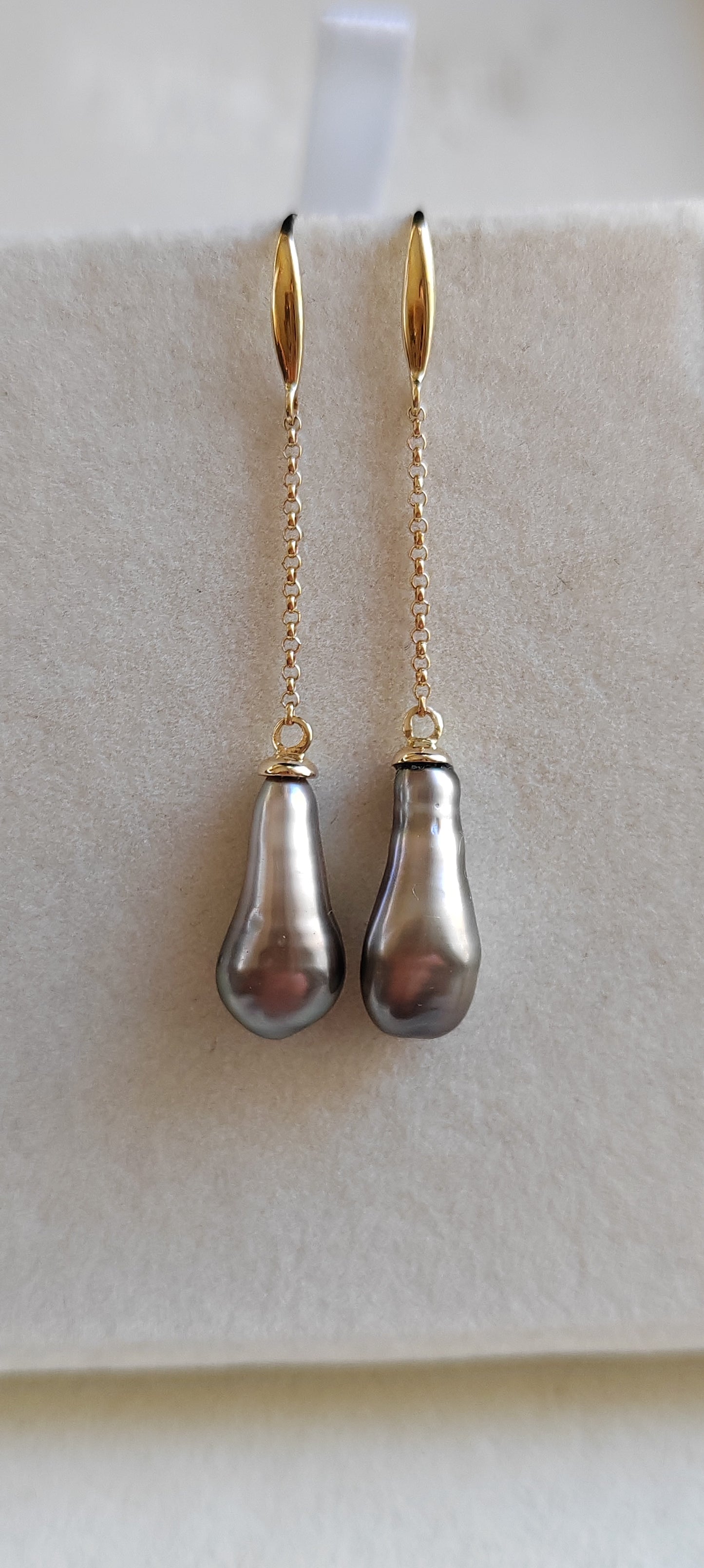 Timeless Elegance: 18ct gold unique dangle earrings Genuine tahitian Keshi pearls 6.3mm