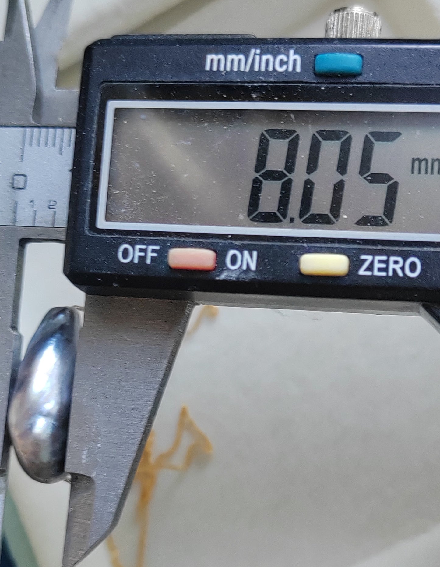 'Wild' 18k gold solitaire necklace Genuine tahitian Keshi pearl 11.2x22mm