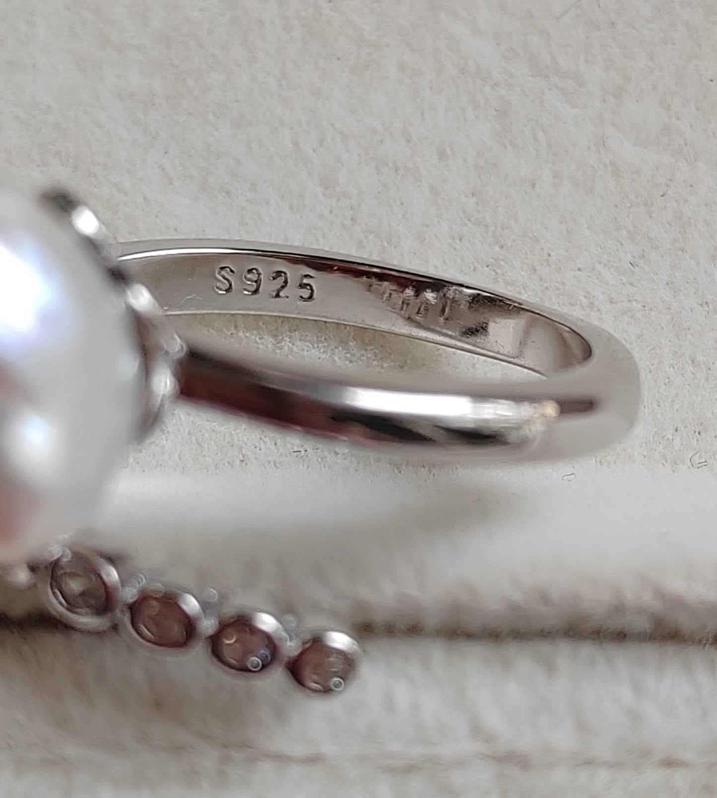 'Wild Lily' Silver ring genuine Keshi south sea white pearl 6ct