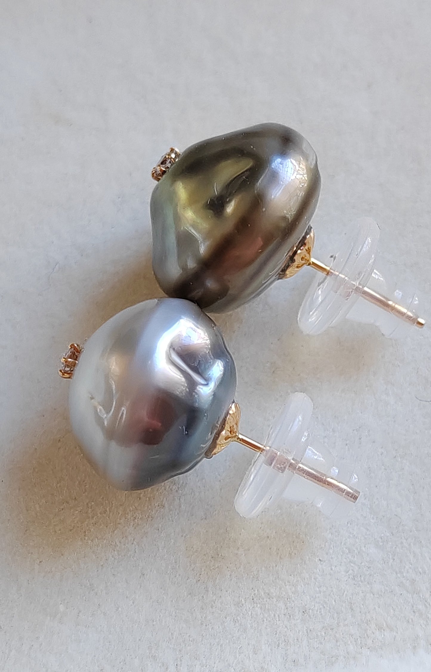 Timeless Elegance: 18ct gold diamond earrings genuine tahitian keshi pearls 30.5ct