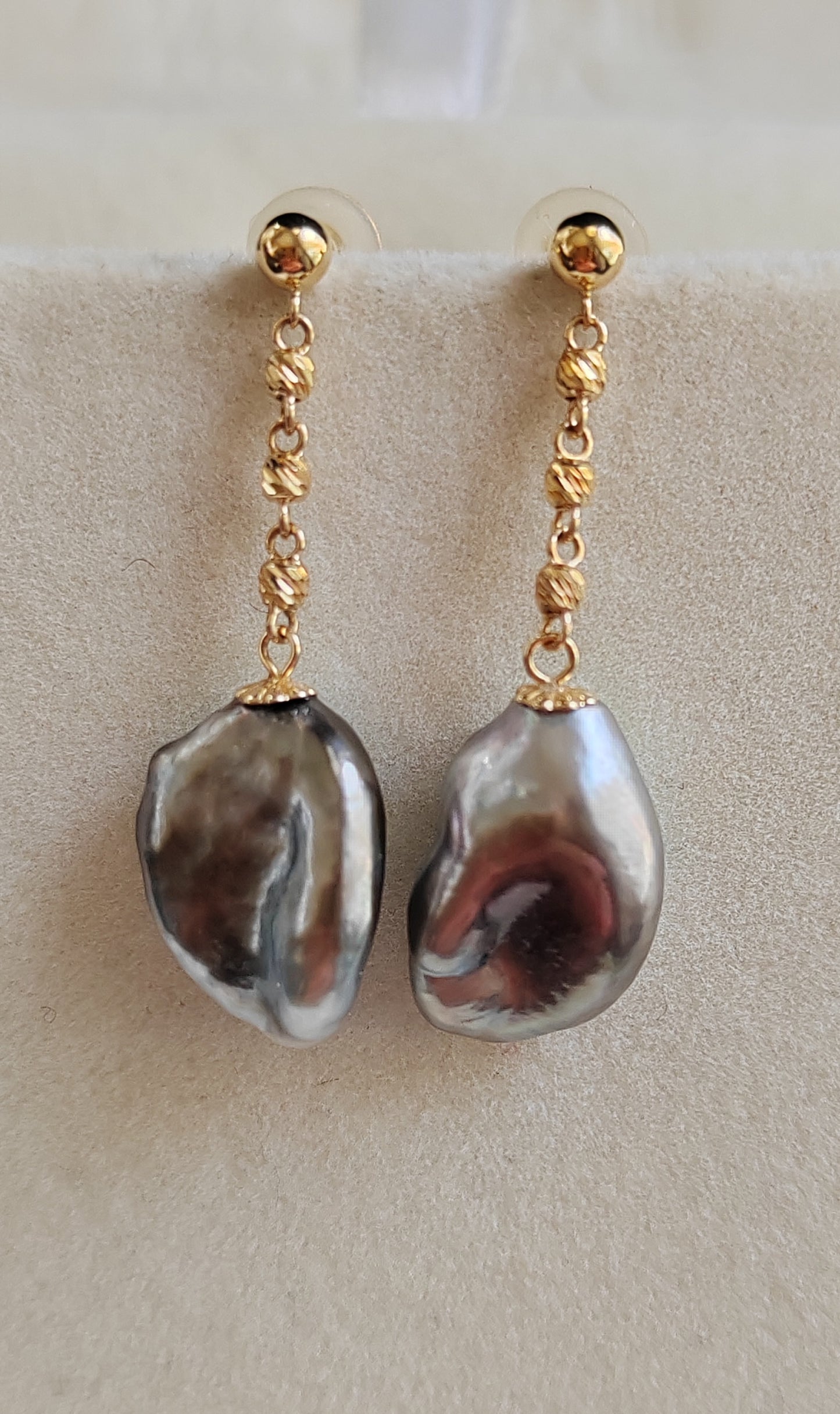'Nuvole' 18k gold earrings genuine tahitian Keshi pearls timeless elegance