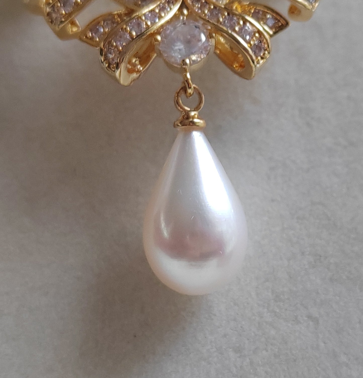 5.1-9.3mm Genuine freshwater pearls brooch/pendant