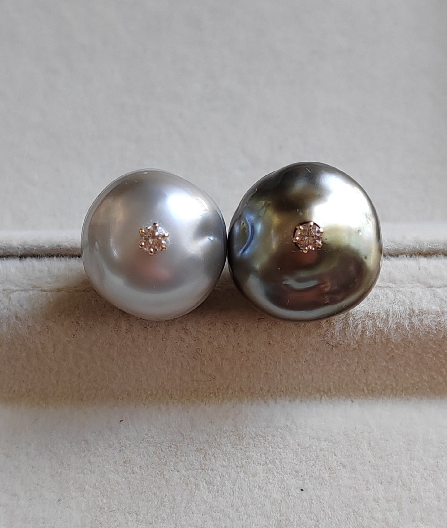 Timeless Elegance: 18ct gold diamond earrings genuine tahitian keshi pearls 30.5ct