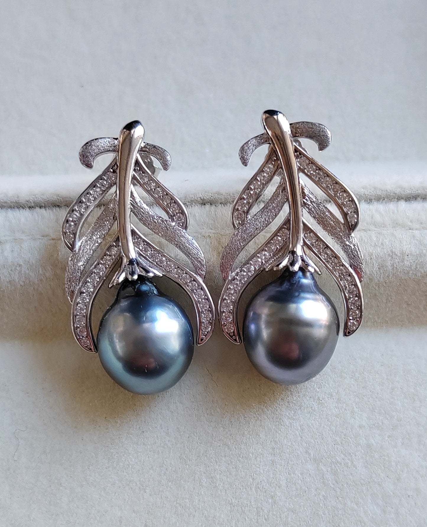 'Blue bird' earrings genuine tahitian south sea pearls 9.7mm