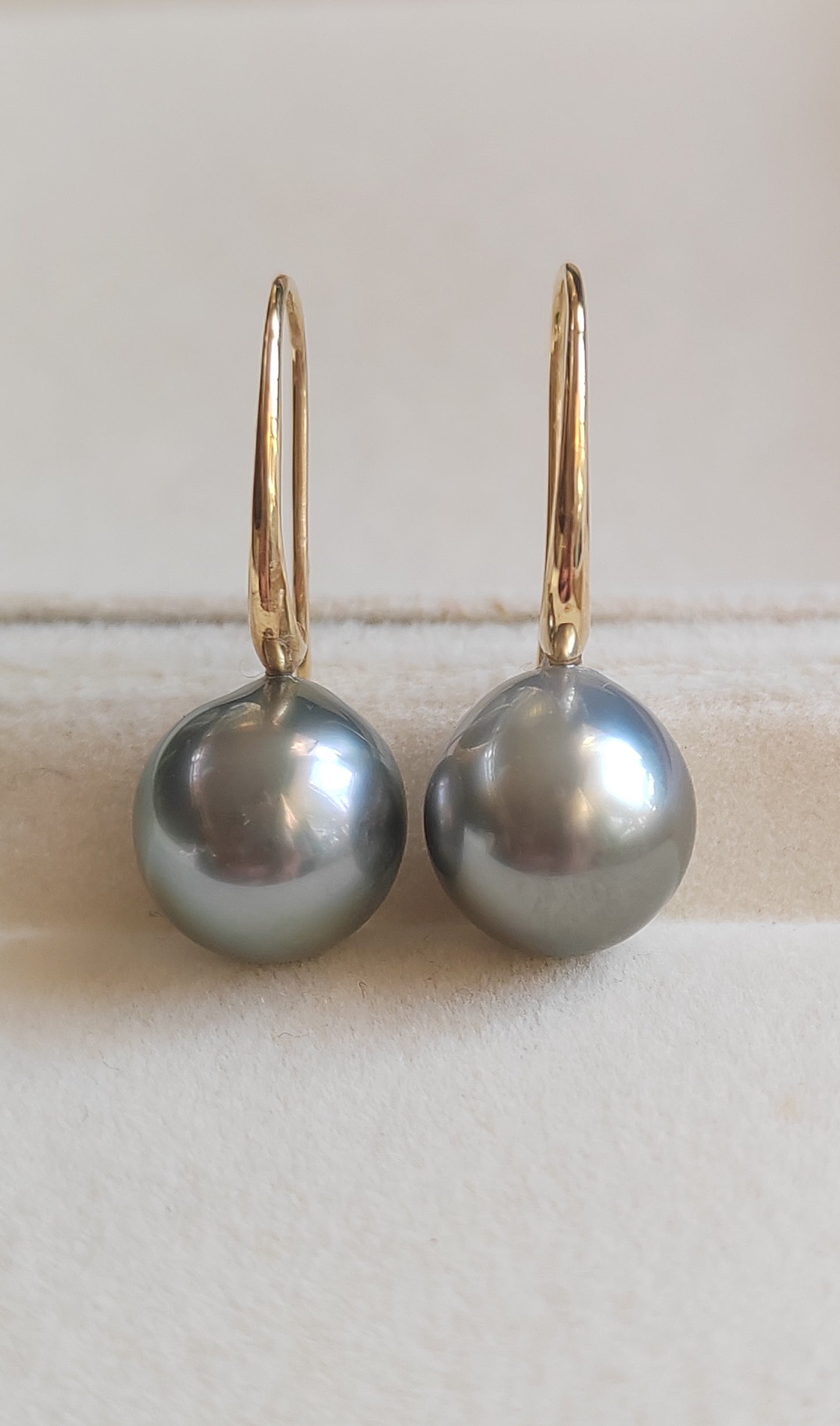10mm Genuine Tahitian Mangareva pearl AAA 18ct gold French hook earrings
