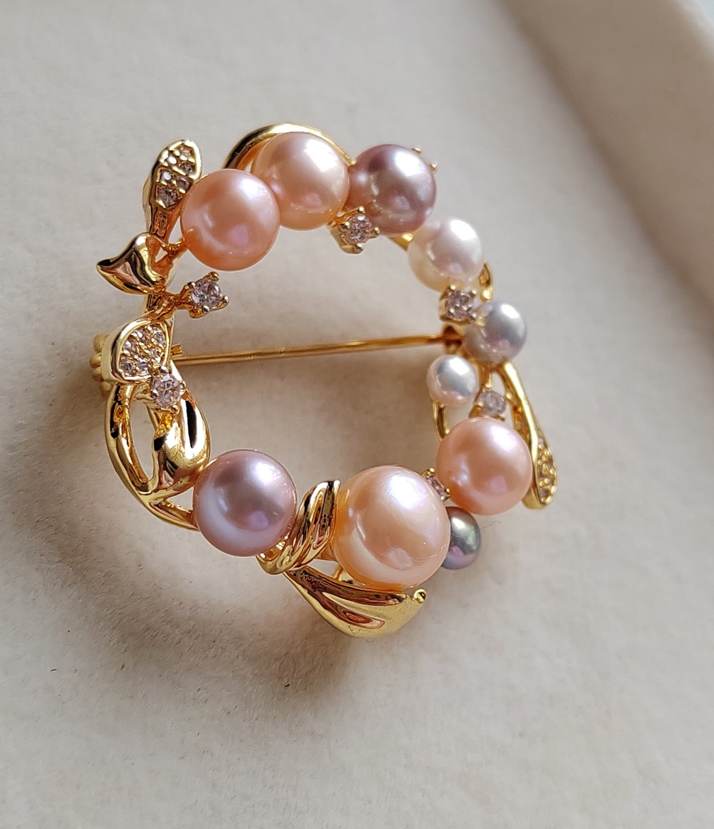 3.5-7.6mm Genuine freshwater pearls multicolour flower brooch