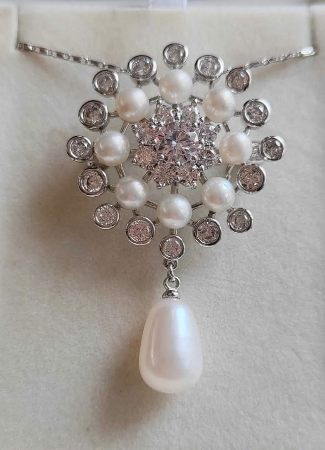 5.4-9.7mm Genuine freshwater pearls flowers brooch necklace