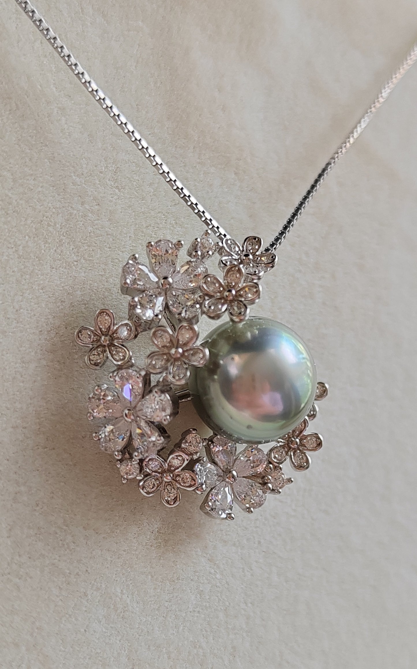 'Moon flowers' necklace genuine tahitian south sea pearl 9.4mm