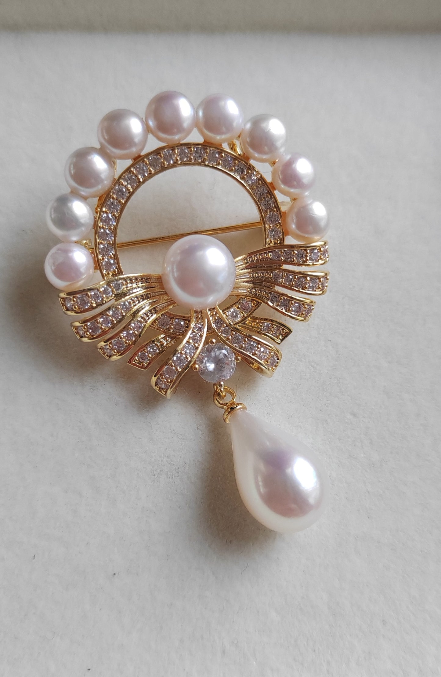 5.1-9.3mm Genuine freshwater pearls brooch/pendant
