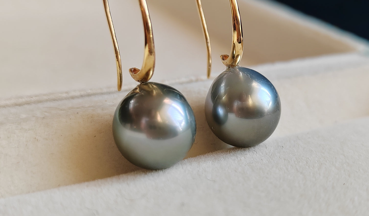 10mm Genuine Tahitian Mangareva pearl AAA 18ct gold French hook earrings