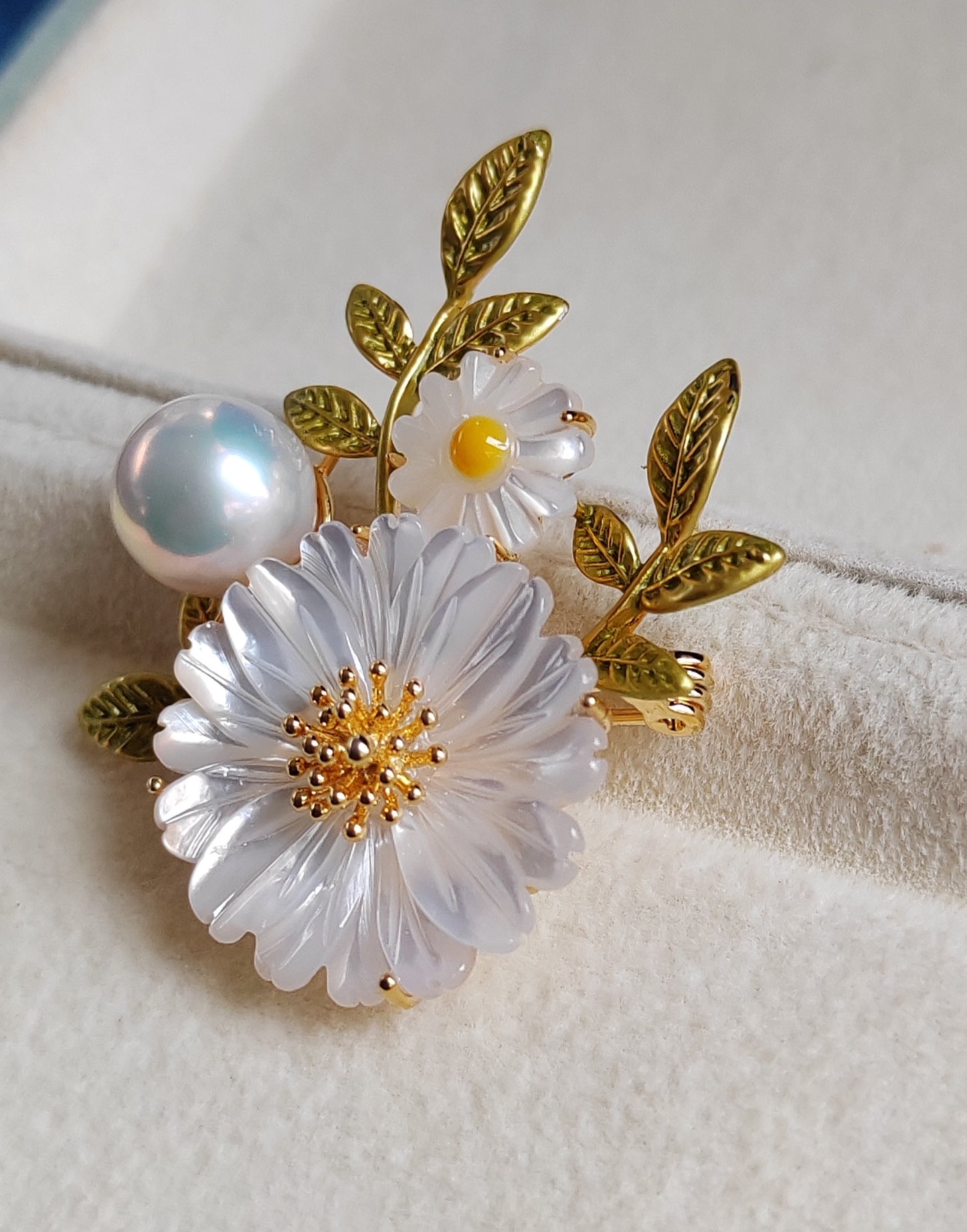'Lily' brooch genuine freshwater pearl 10.1mm with mother of pearl