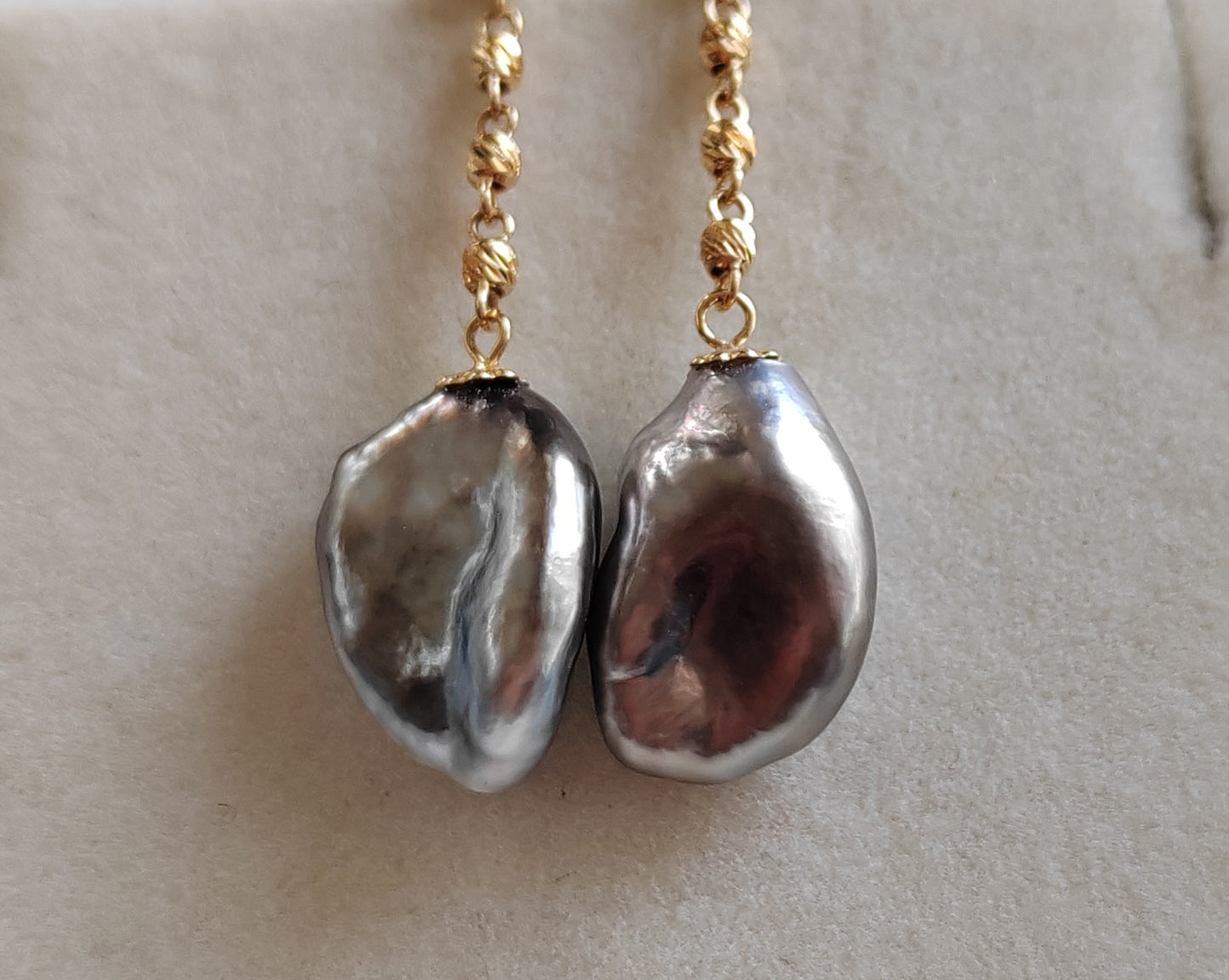 'Nuvole' 18k gold earrings genuine tahitian Keshi pearls timeless elegance