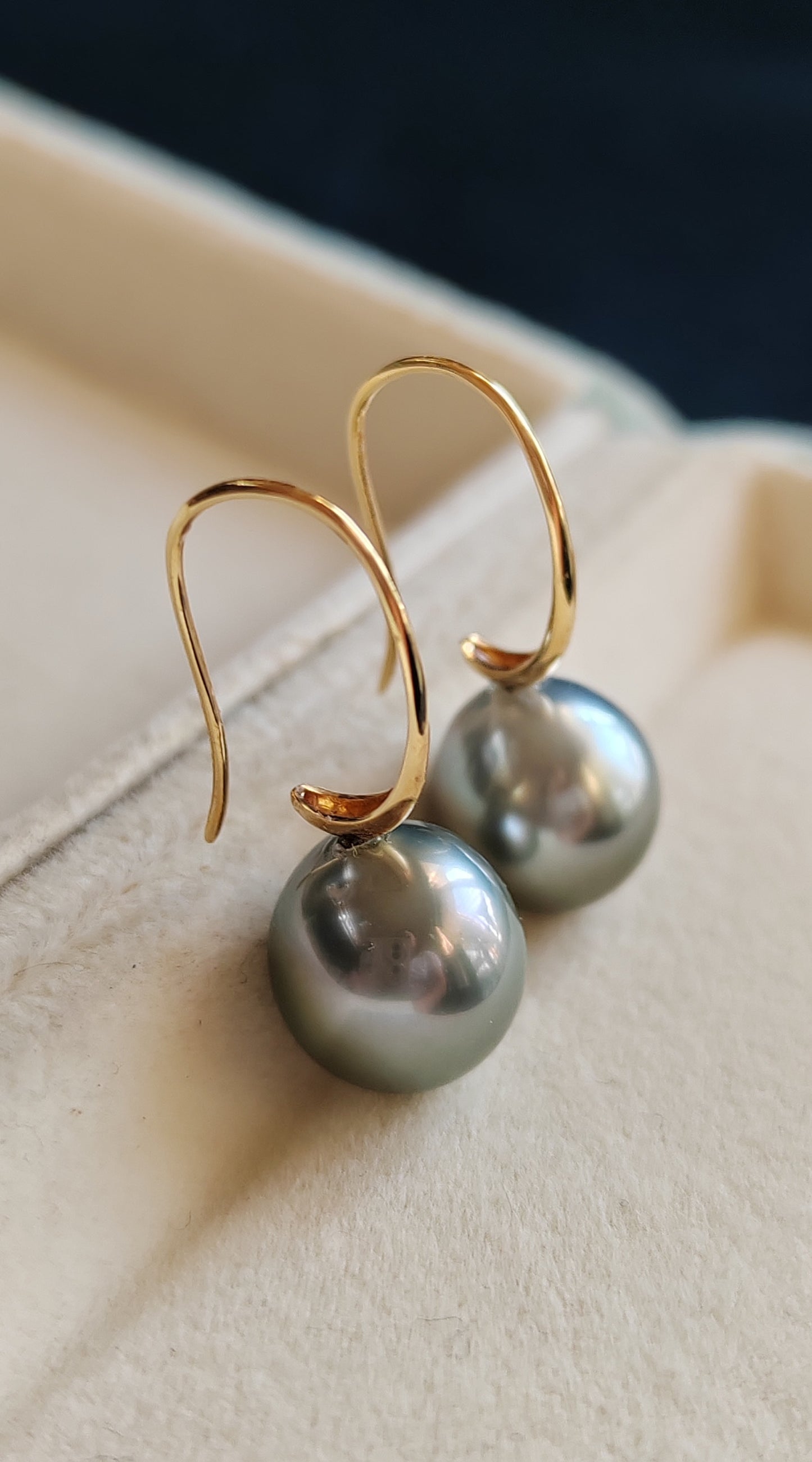 10mm Genuine Tahitian Mangareva pearl AAA 18ct gold French hook earrings