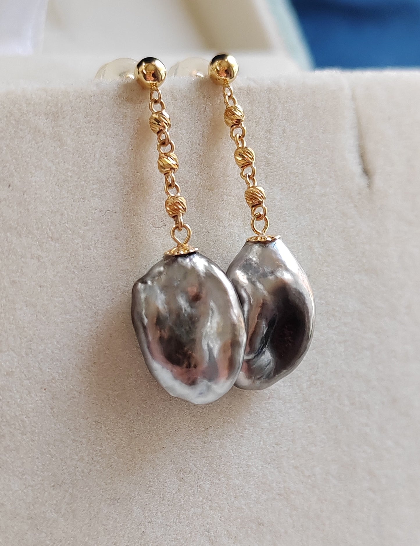 'Nuvole' 18k gold earrings genuine tahitian Keshi pearls timeless elegance
