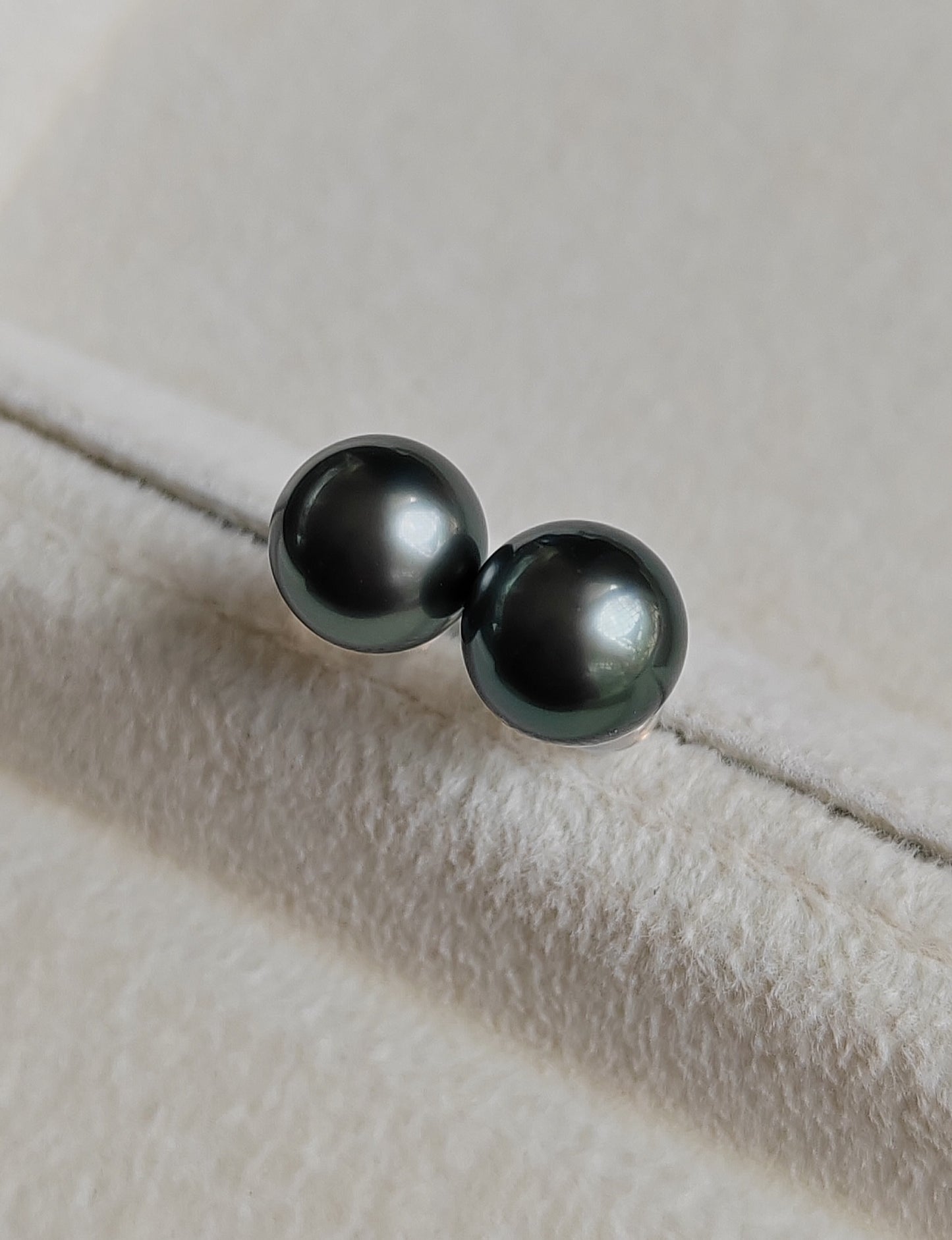 8mm Genuine tahitian south sea pearls 14k gold earrings studs